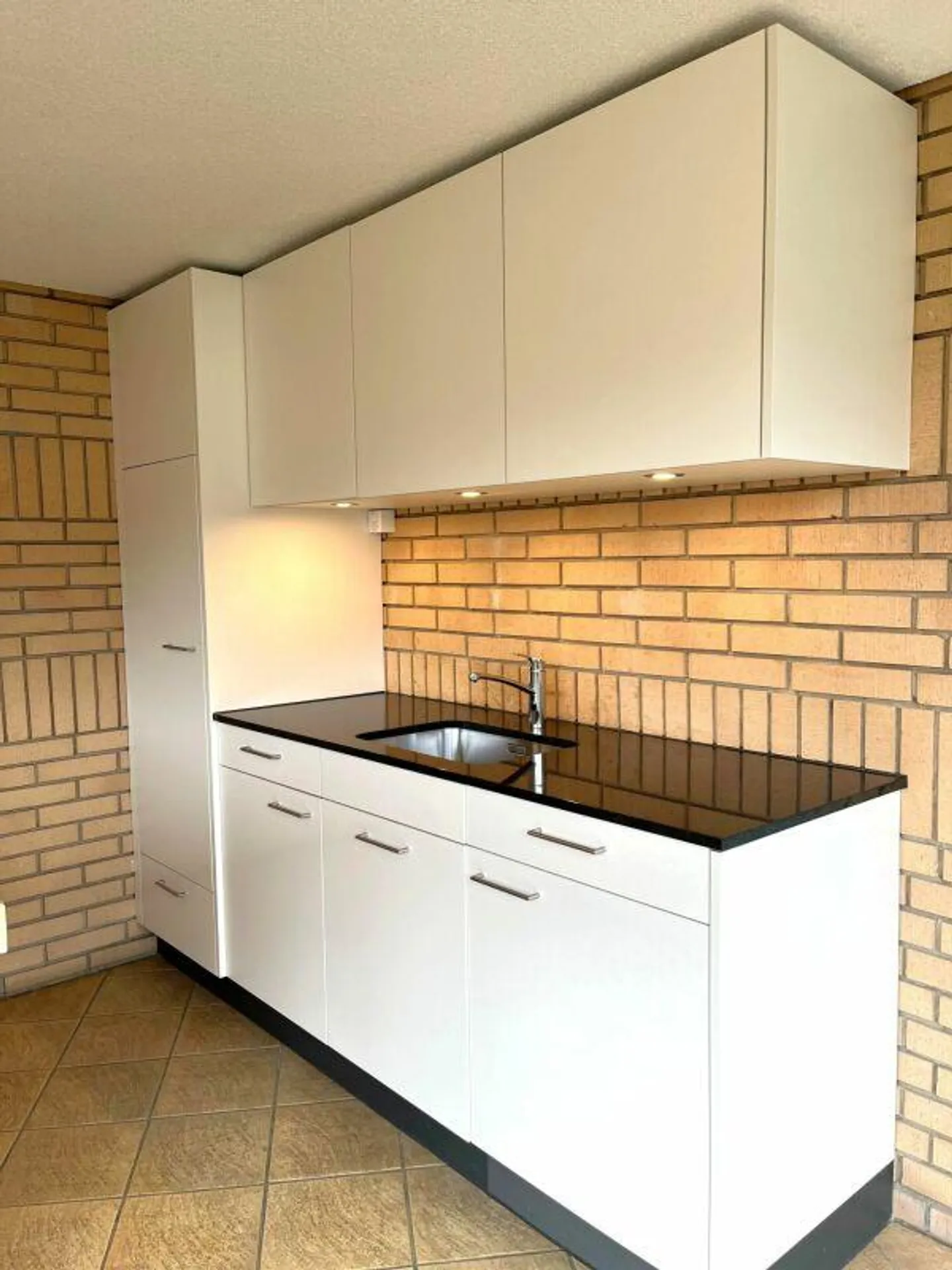 Appartement spacieux de 2,5 pièces avec grotte et coin salon dans le jardin ! - Photo 11 sur 18