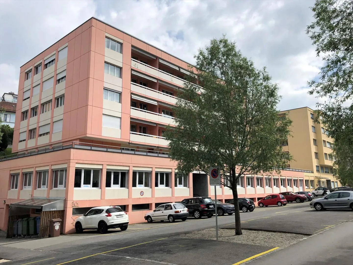 Angenehmes und helles Wohnen, nahe bei allen Annehmlichkeiten, ideal für einen Studenten. - Photo 1 sur 7