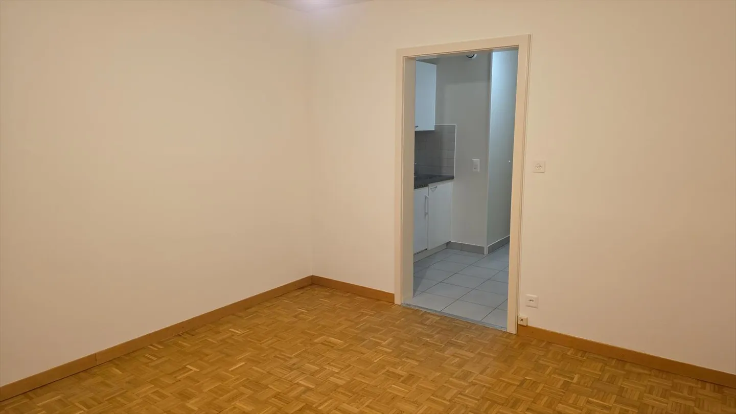 Angenehmes und helles Wohnen, nahe bei allen Annehmlichkeiten, ideal für einen Studenten. - Photo 7 sur 7