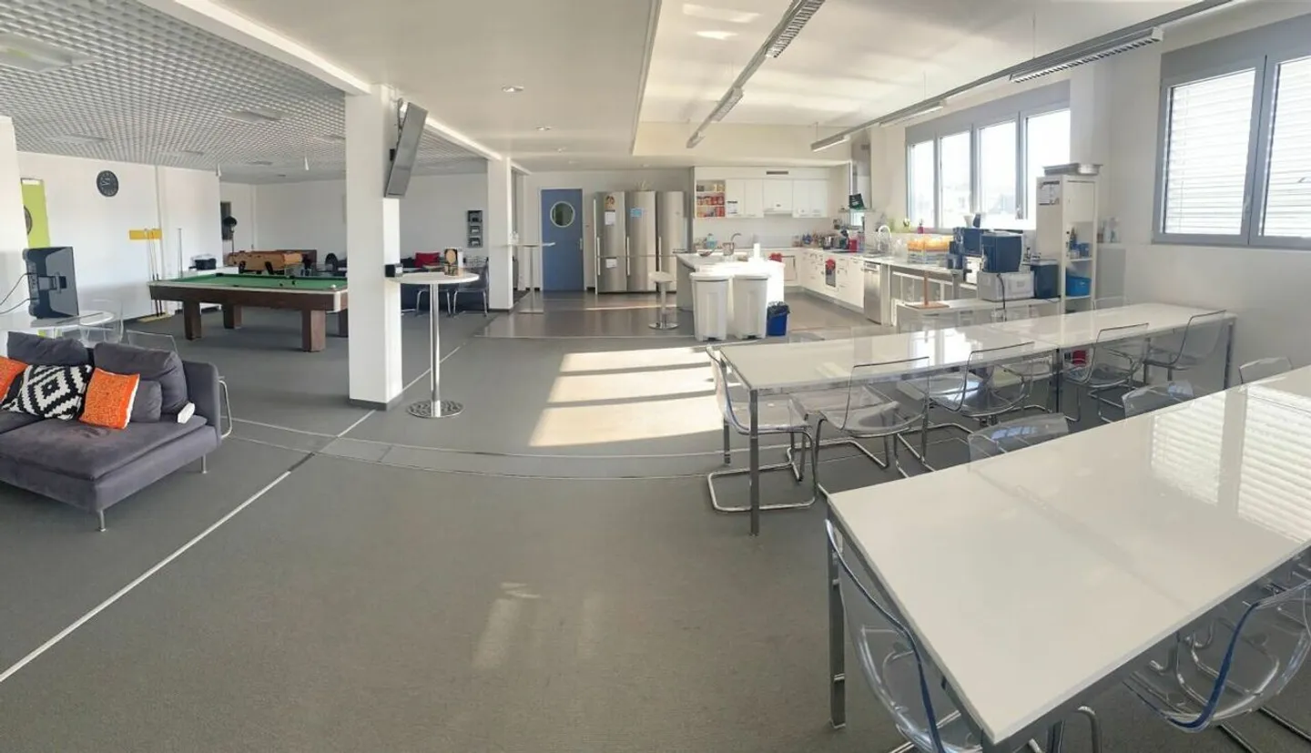 Vaud offices, workshop and storage of 2000 m2 for rent in Cheseaux - Photo 1 of 7