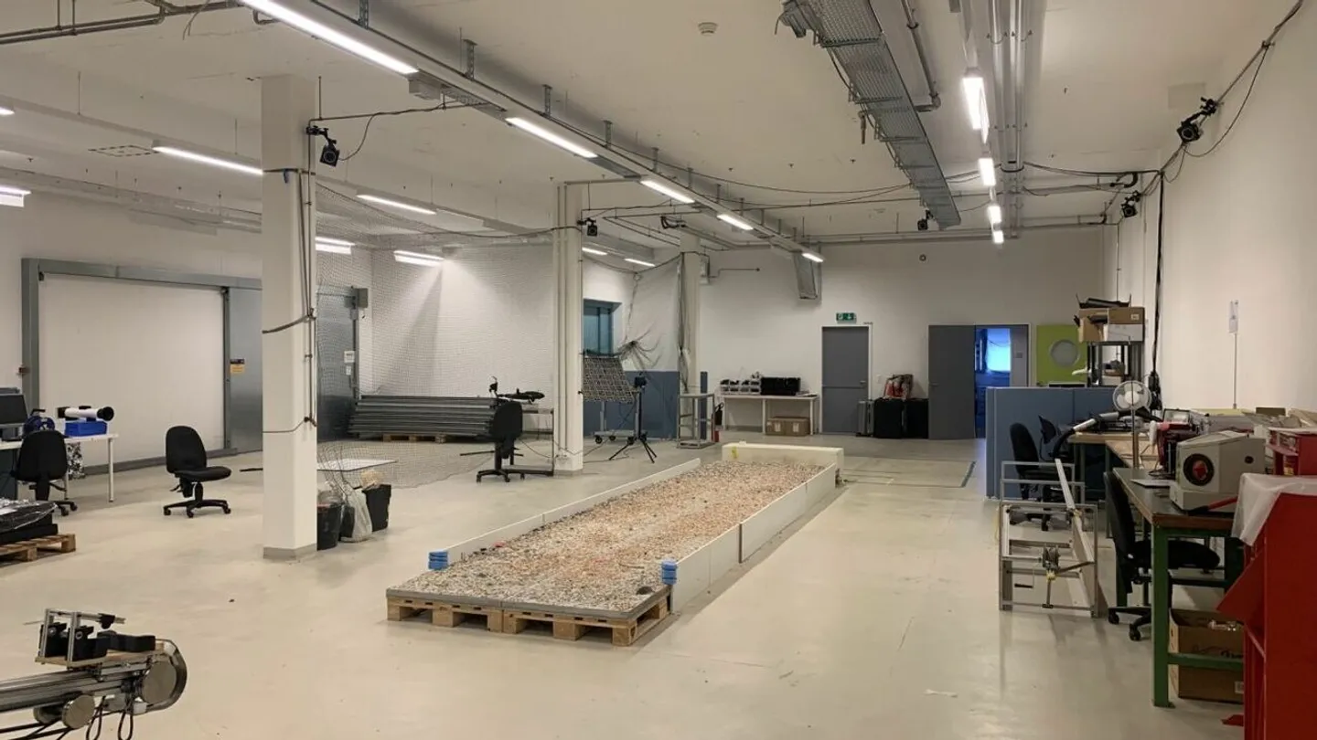 Vaud offices, workshop and storage of 2000 m2 for rent in Cheseaux - Photo 4 of 7