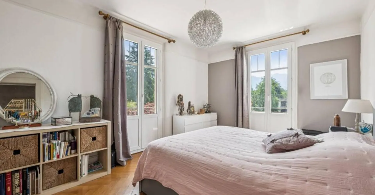 Herrenhaus mit 13 Zimmern und unabhängiger Wohnung, Blick auf den See und die Berge - Foto 6 von 13