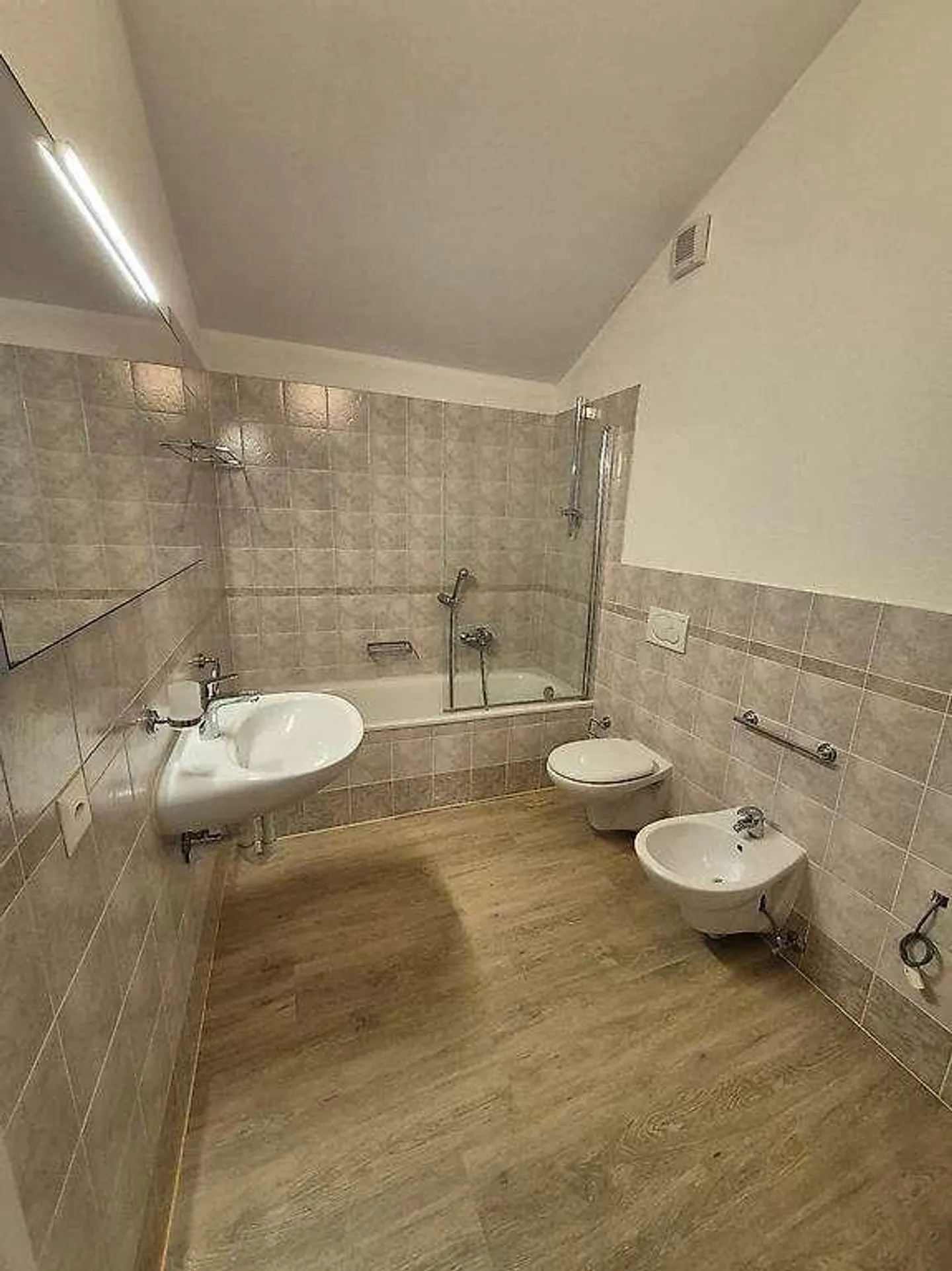 Caslano, beautiful 3.5-room apartment just steps from the lake - Photo 8 of 10