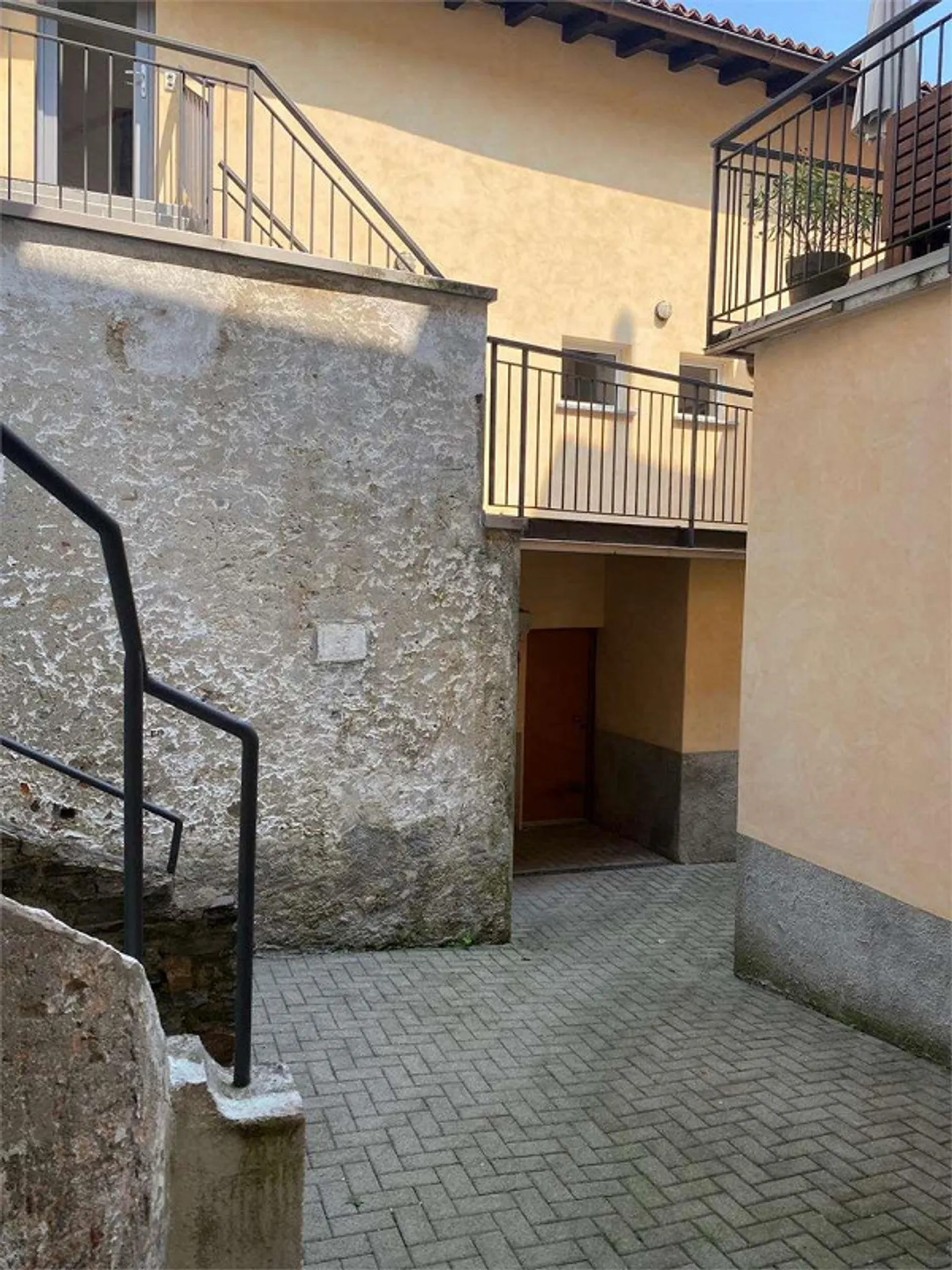 Caslano, beautiful 3.5-room apartment just steps from the lake - Photo 6 of 10