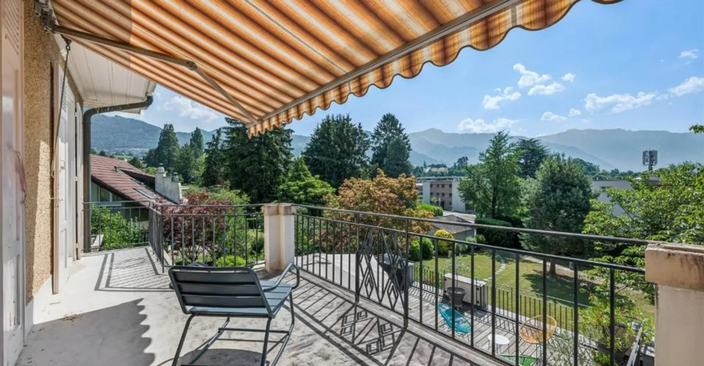 Herrenhaus mit 13 Zimmern und unabhängiger Wohnung, Blick auf den See und die Berge - Foto 7 von 13