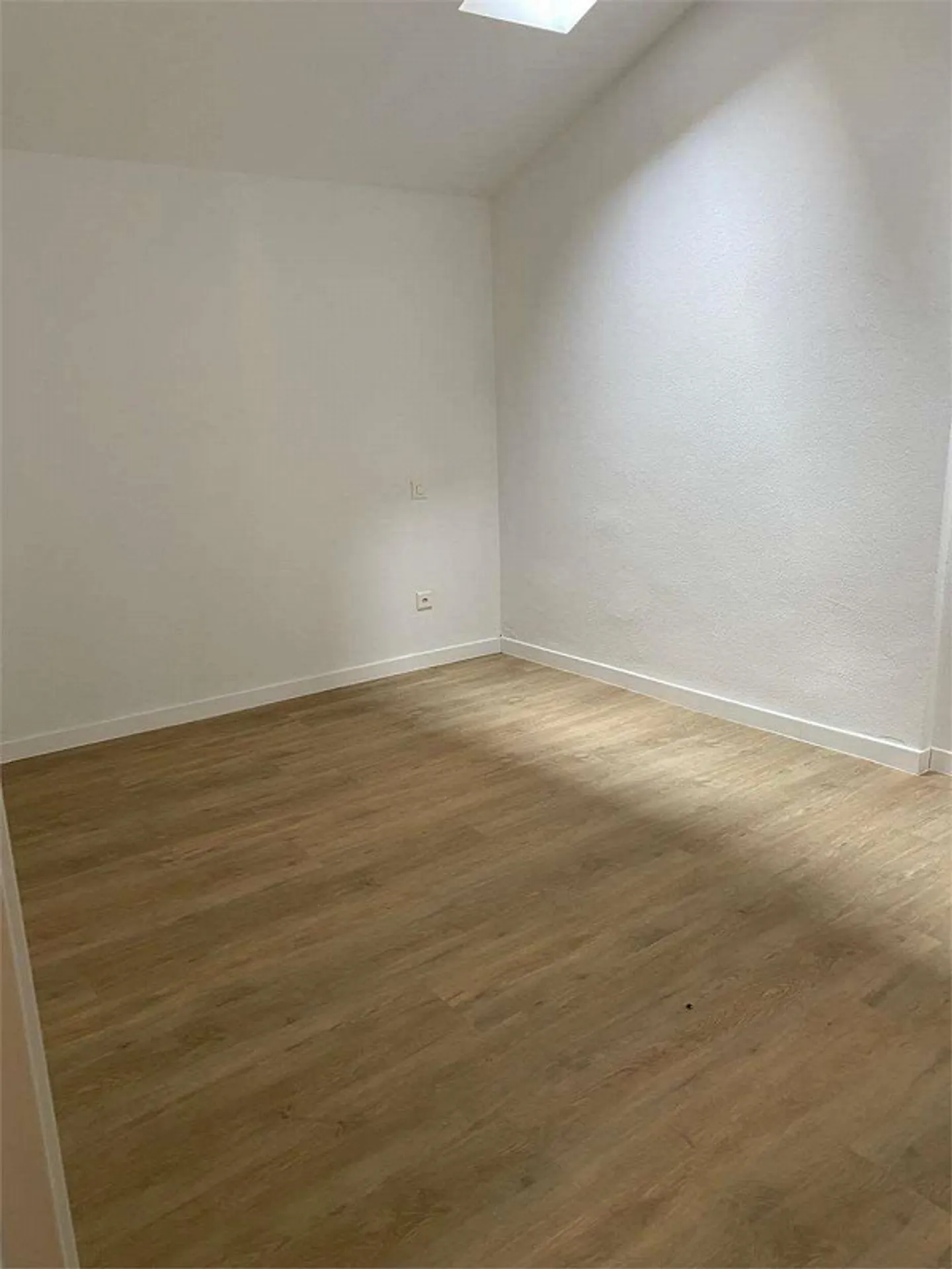 Caslano, beautiful 3.5-room apartment just steps from the lake - Photo 9 of 10
