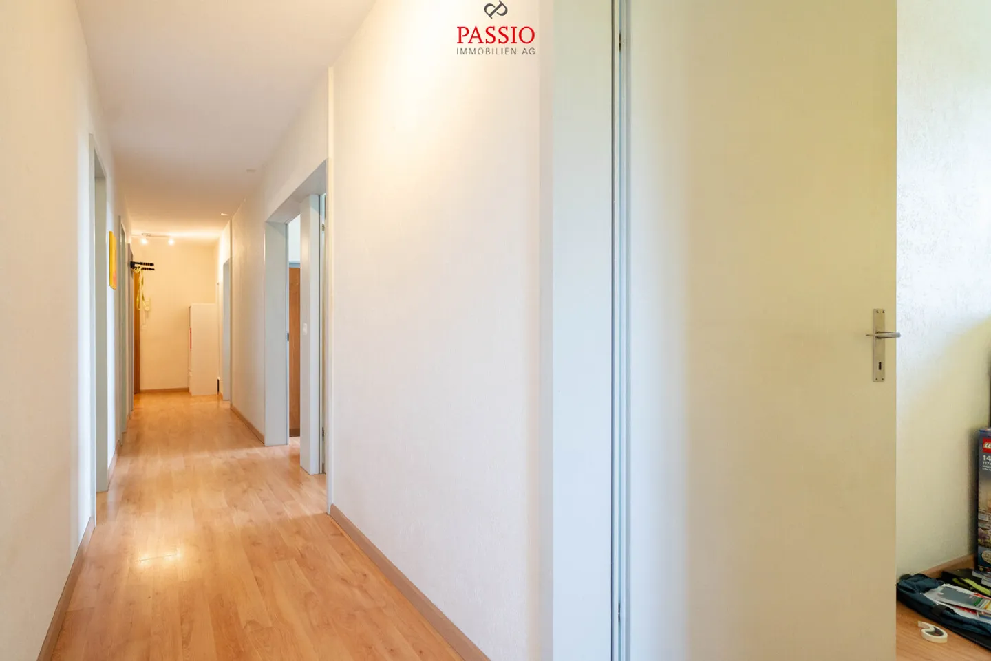 Ampio appartamento di 5,5 stanze con vista panoramica in posizione centrale - Foto 11 di 25