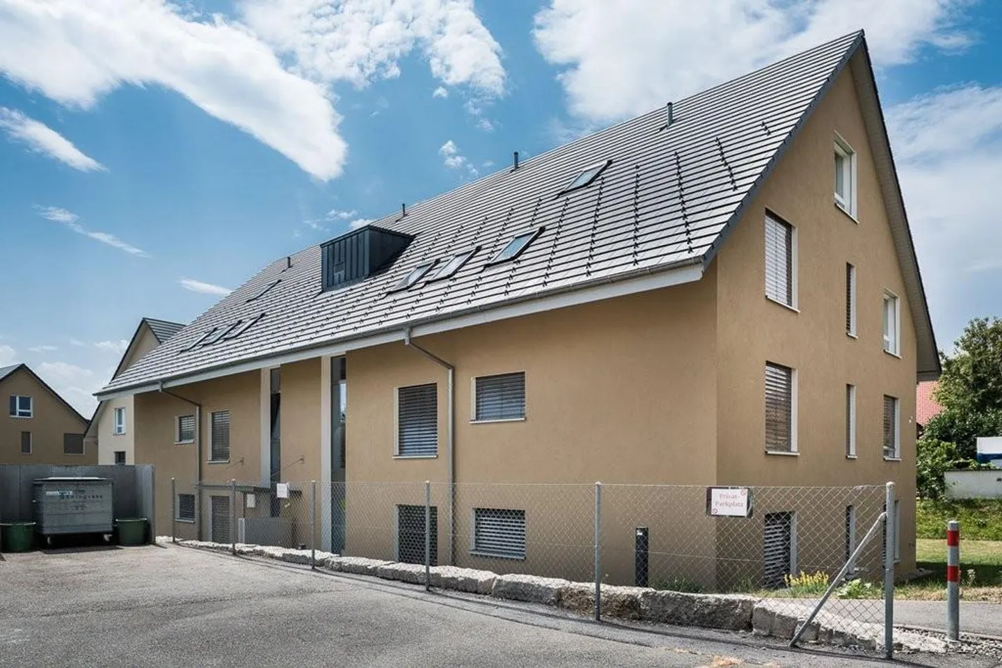 Modern 3.5-room apartment with balcony & washing tower - Photo 1 of 9