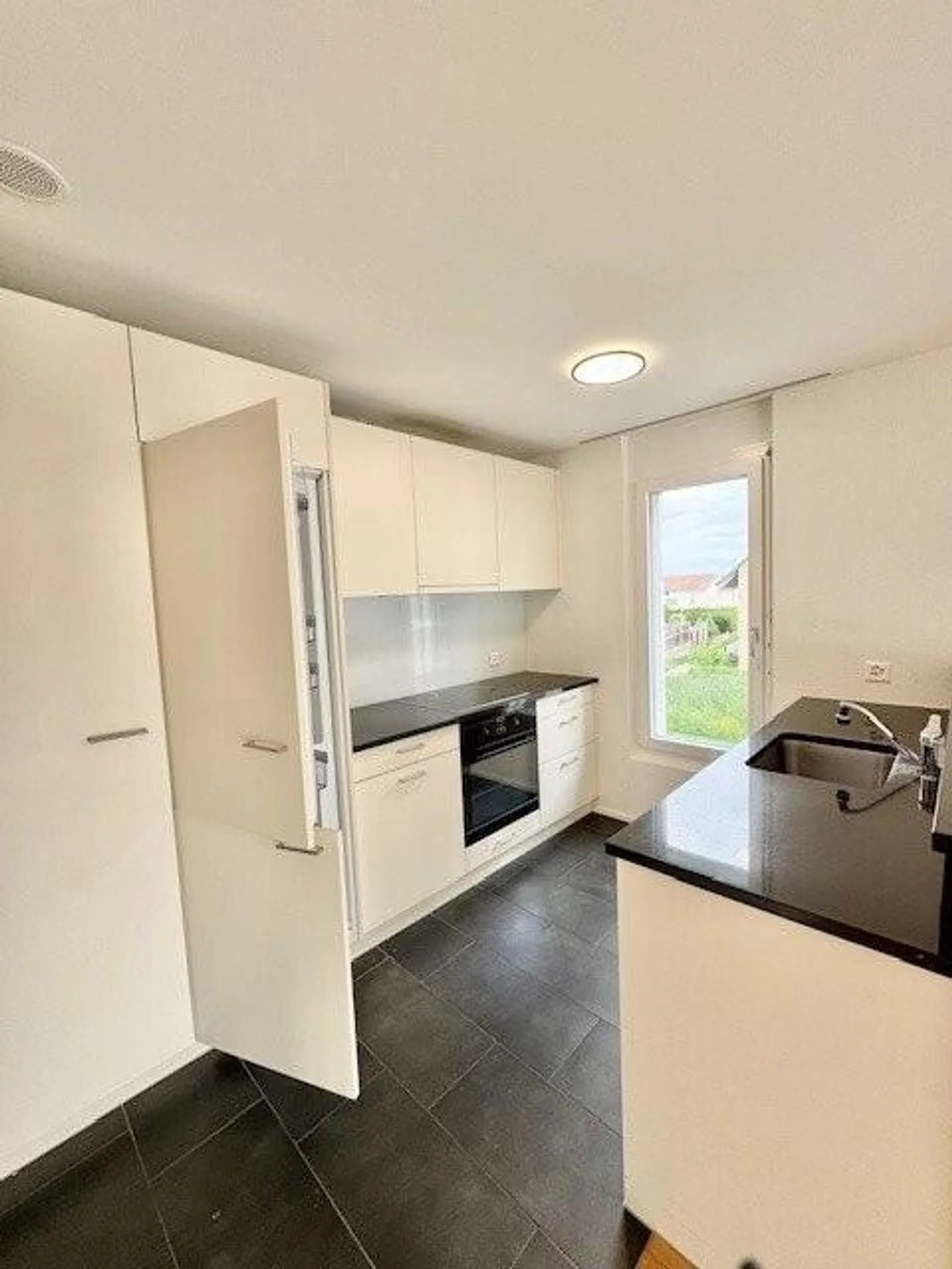 Modern 3.5-room apartment with balcony & washing tower - Photo 5 of 9