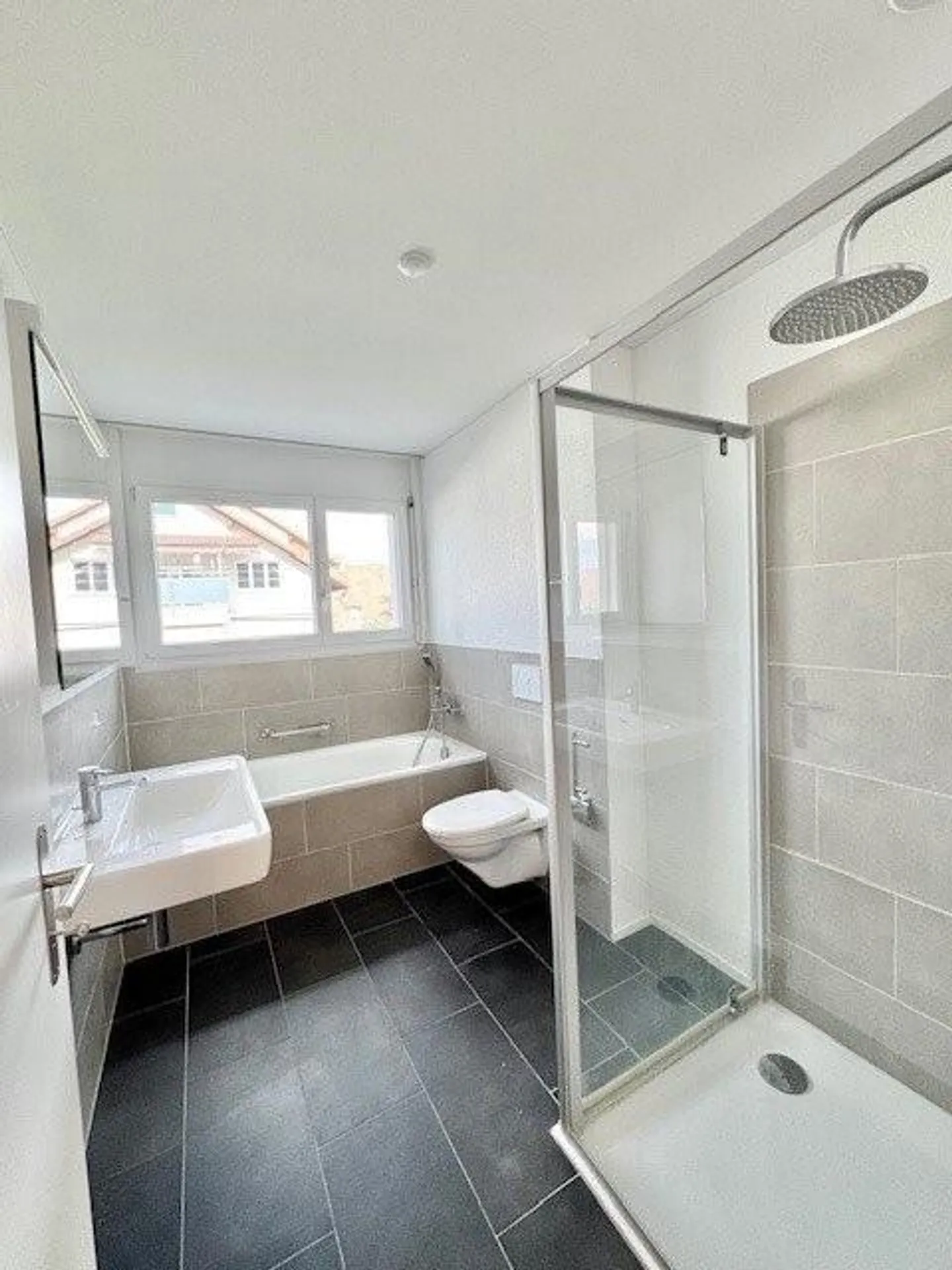 Modern 3.5-room apartment with balcony & washing tower - Photo 6 of 9