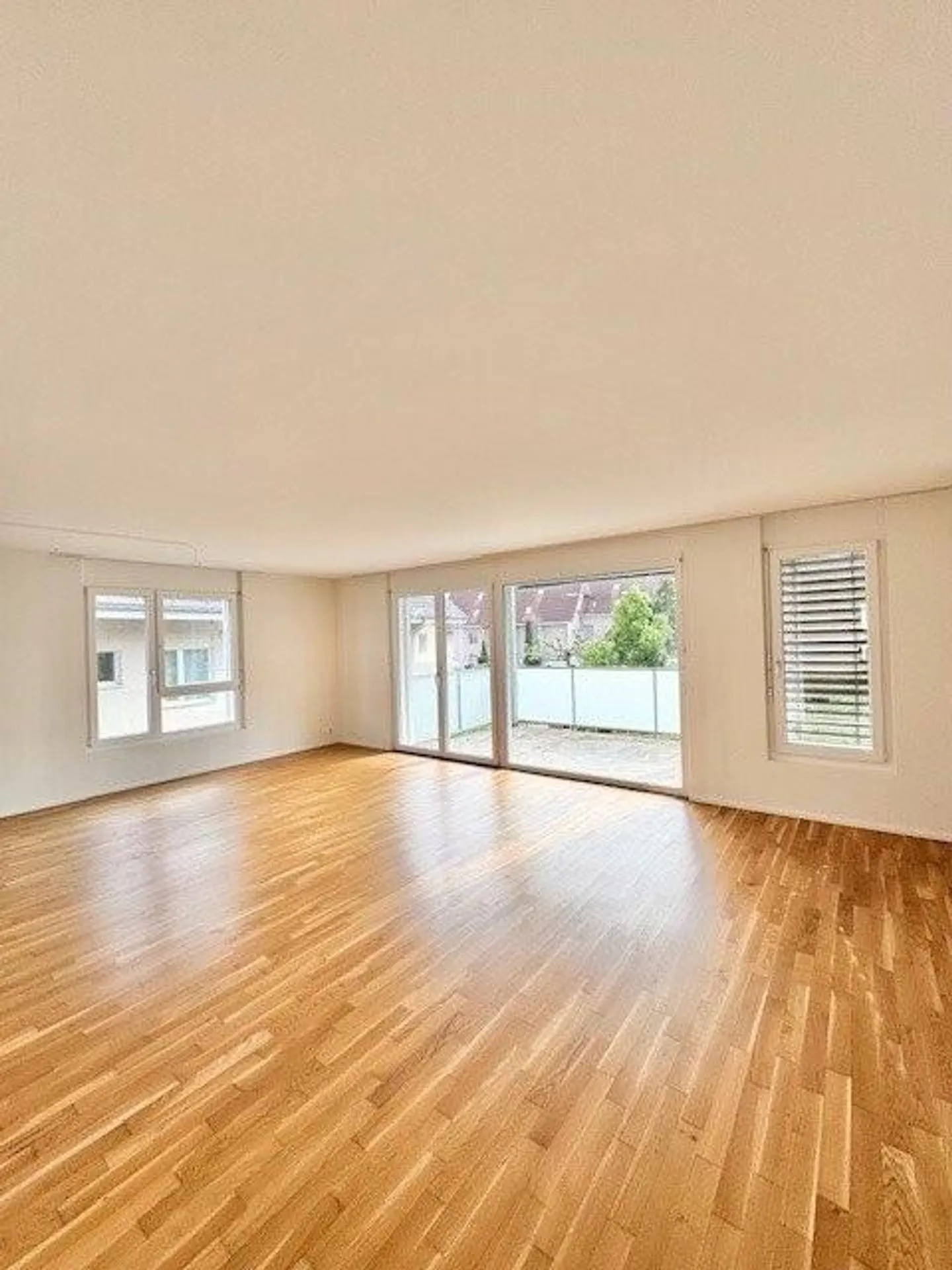 Modern 3.5-room apartment with balcony & washing tower - Photo 2 of 9