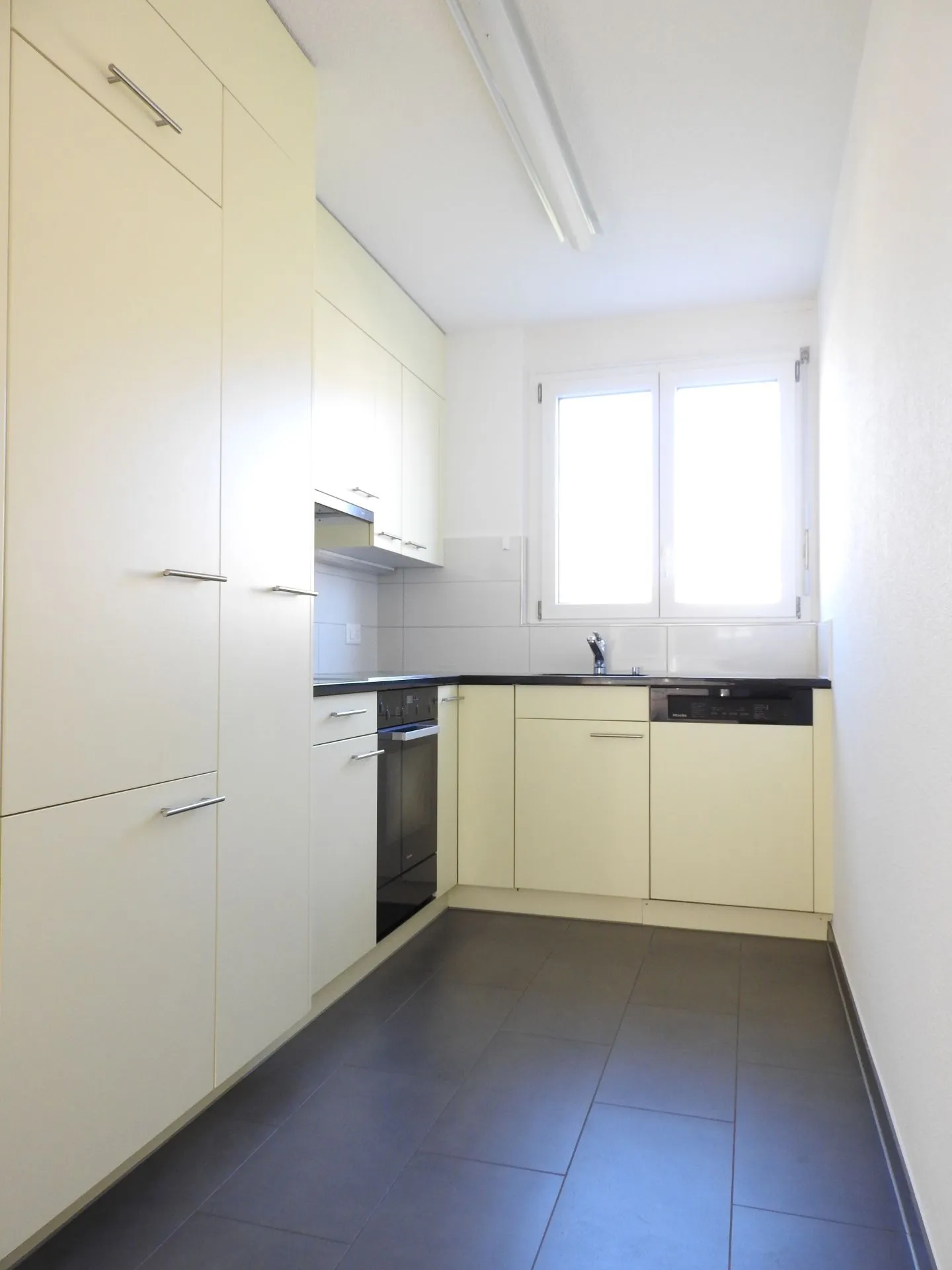 Appartamento 3 1/2 locali nel bel quartiere di Blüemlismatt - Foto 2 di 9