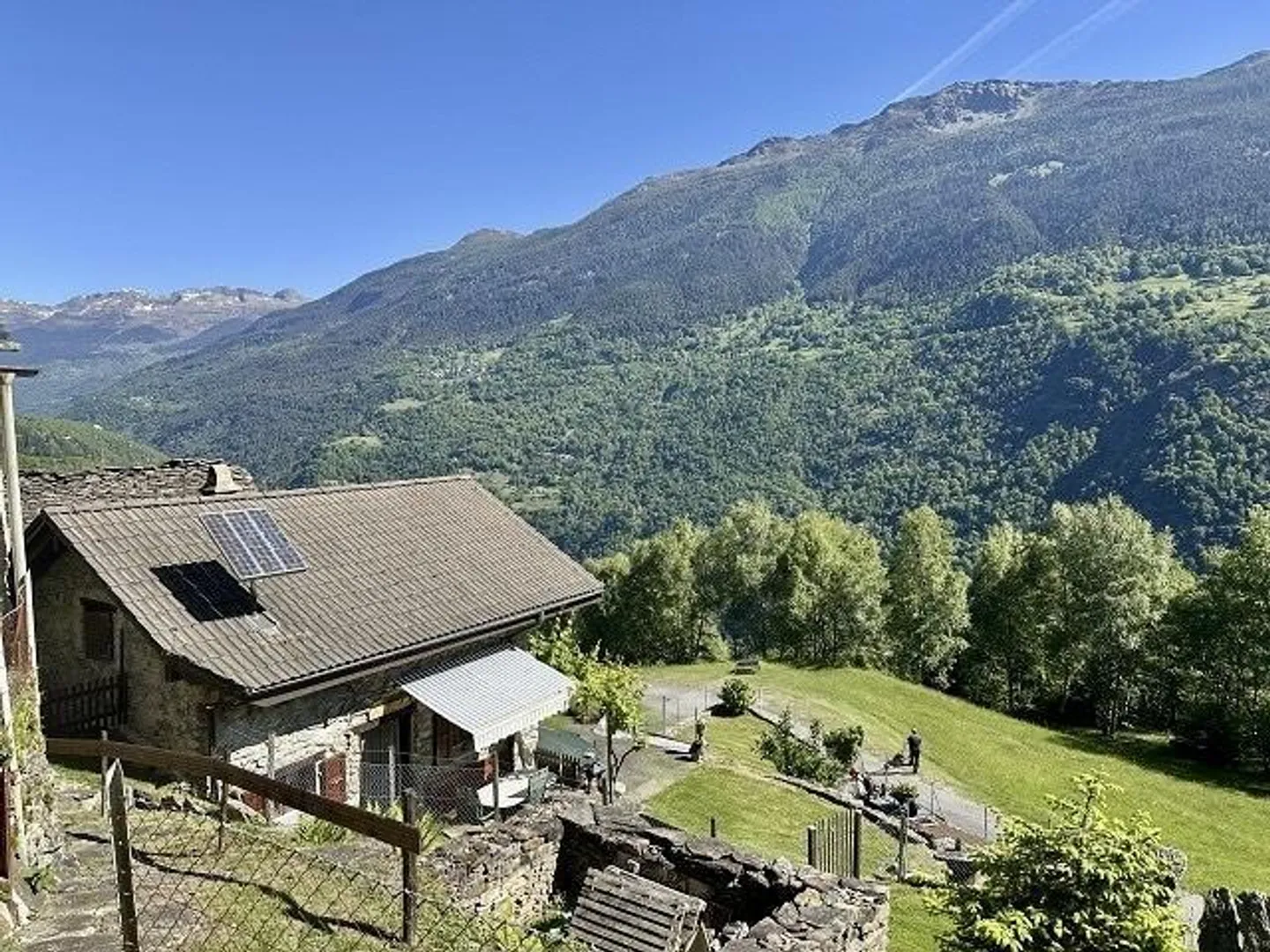 Rustique de 3 pièces avec terrain de prairie dans un emplacement très calme avec vue - Photo 16 sur 27