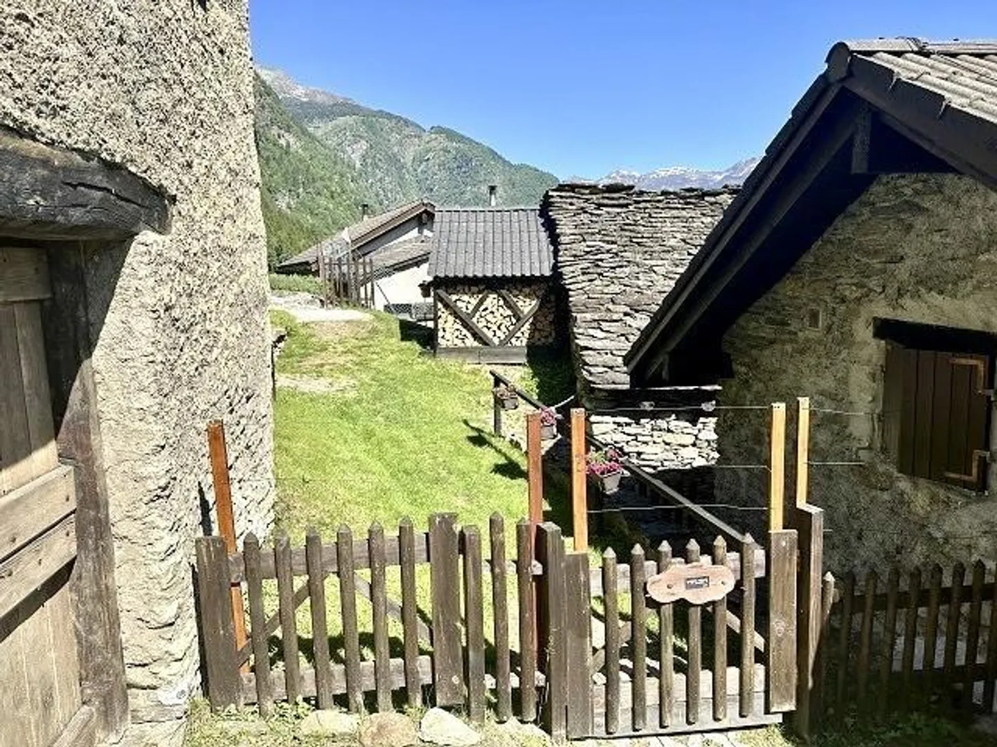 Rustique de 3 pièces avec terrain de prairie dans un emplacement très calme avec vue - Photo 17 sur 27
