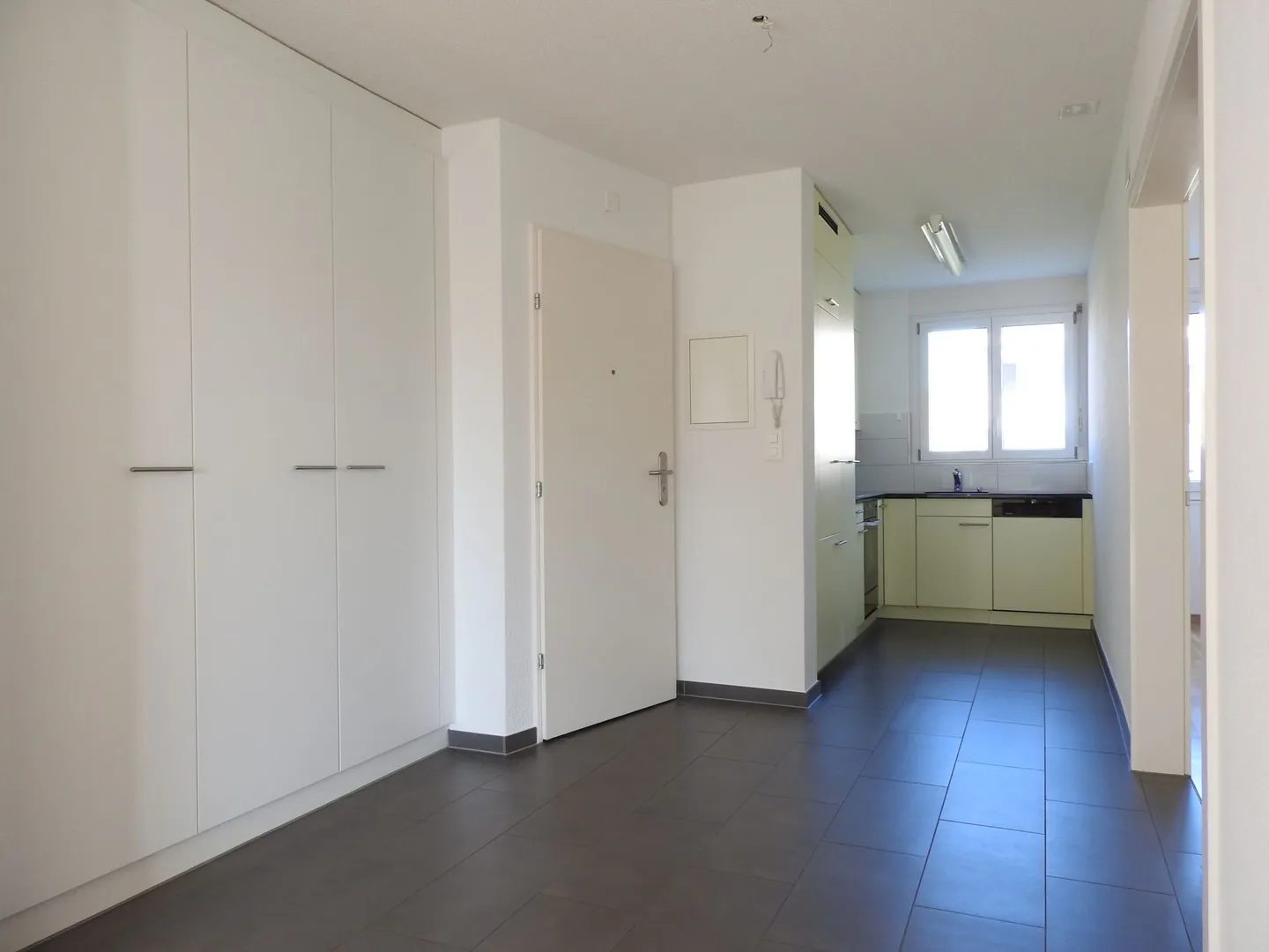 Appartamento 3 1/2 locali nel bel quartiere di Blüemlismatt - Foto 4 di 9