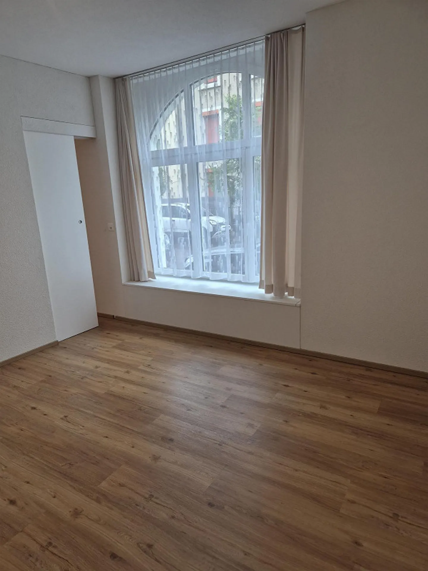 Appartamento 2,5 locali in un quartiere tranquillo vicino all'accesso alla stazione principale - Foto 9 di 9