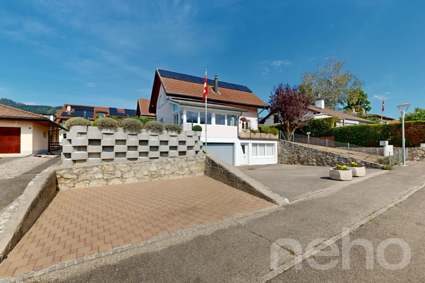 Bright 5.5-room house with garden, ideal for families - Photo 1 of 12