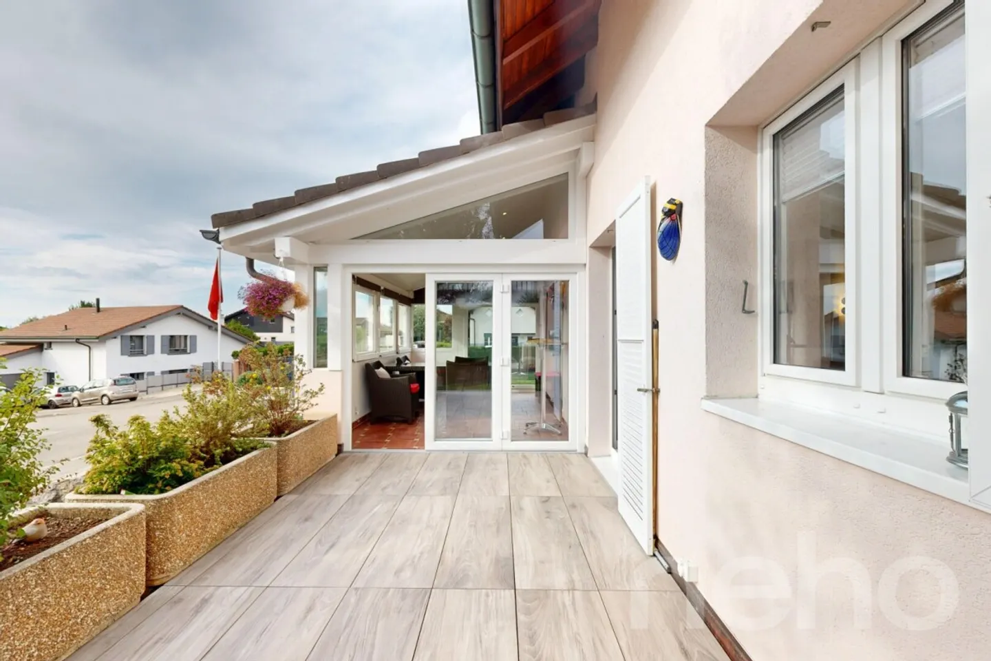 Bright 5.5-room house with garden, ideal for families - Photo 3 of 12