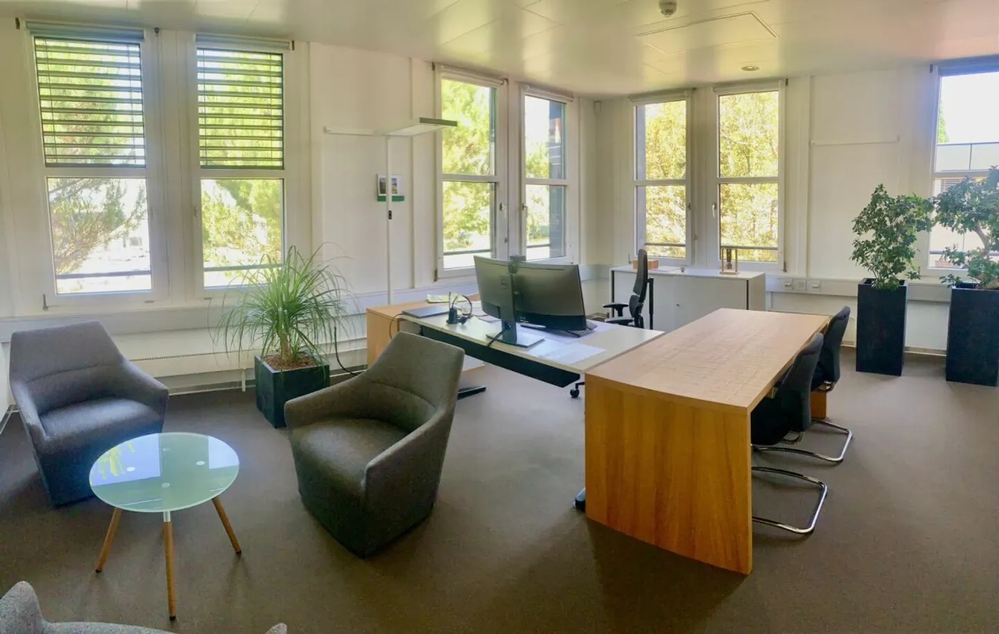 Superb high-end offices for rent in Crissier near the highway - Photo 1 of 9