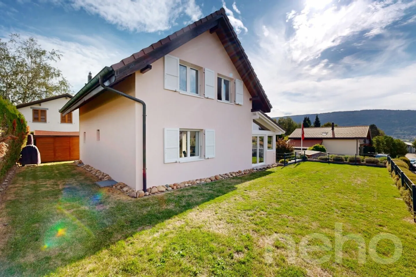 Bright 5.5-room house with garden, ideal for families - Photo 2 of 12