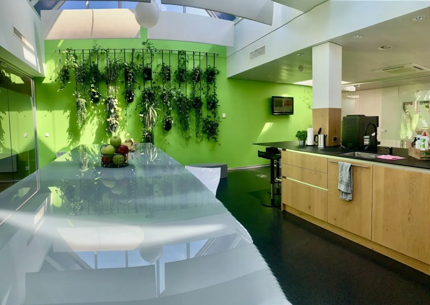 Superb high-end offices for rent in Crissier near the highway - Photo 2 of 9