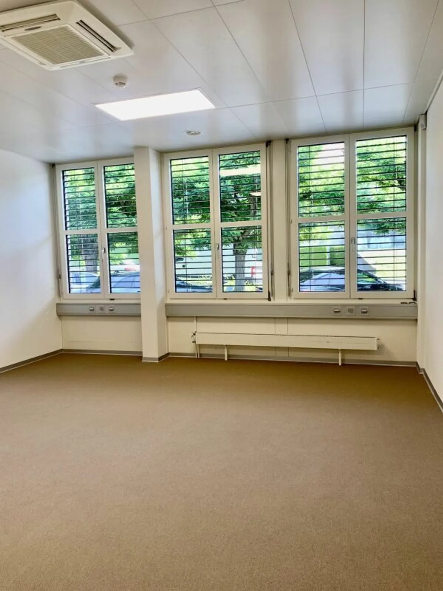Superb high-end offices for rent in Crissier near the highway - Photo 6 of 9