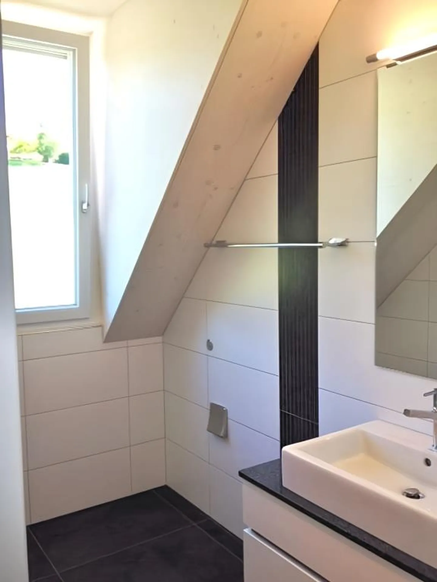 Appartement en duplex attrayant de 4,5 pièces dans un emplacement calme à Kollbrunn - Photo 4 sur 8