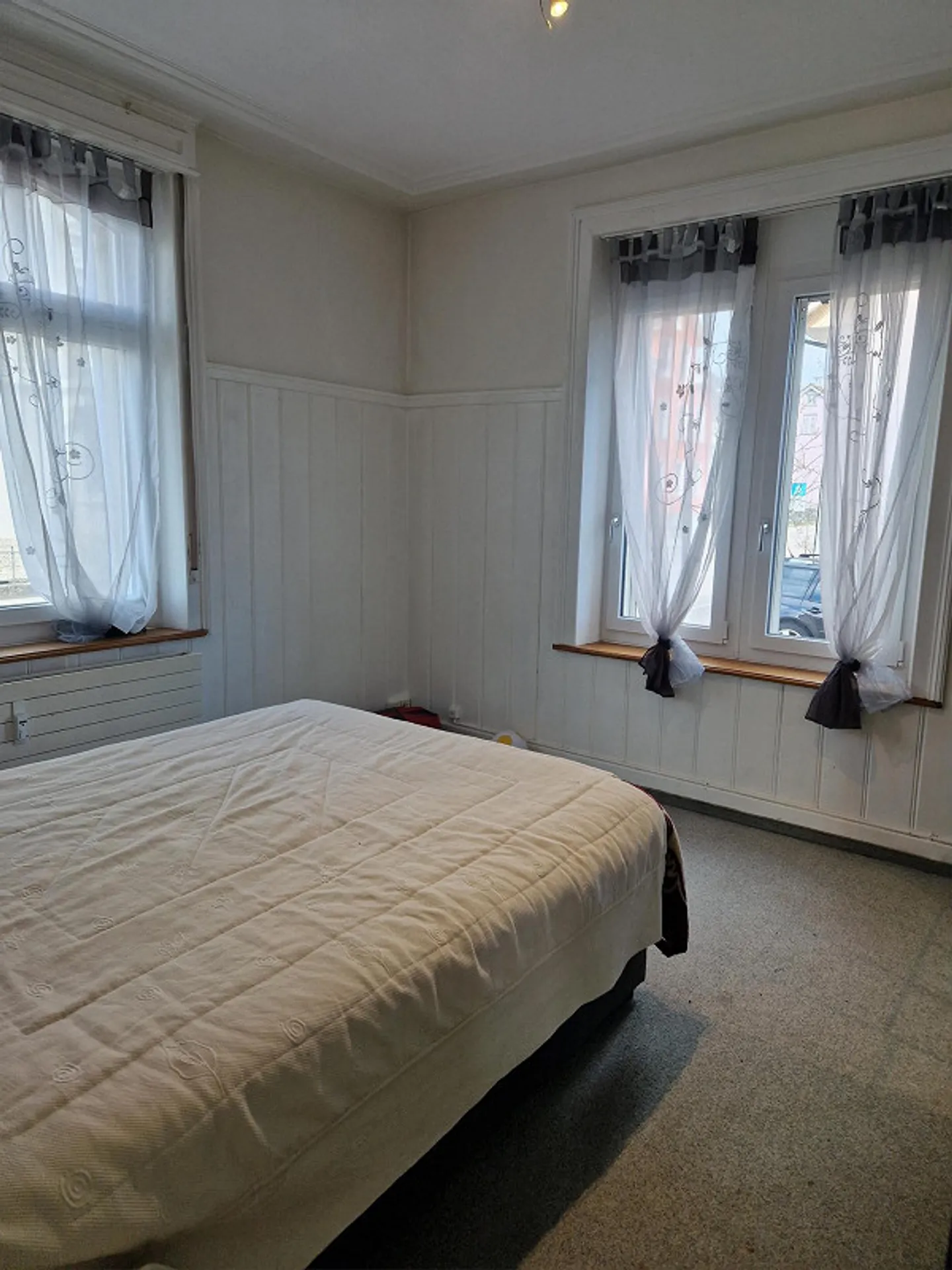 appartement spacieux de 3 pièces dans un ancien bâtiment - Photo 4 sur 4