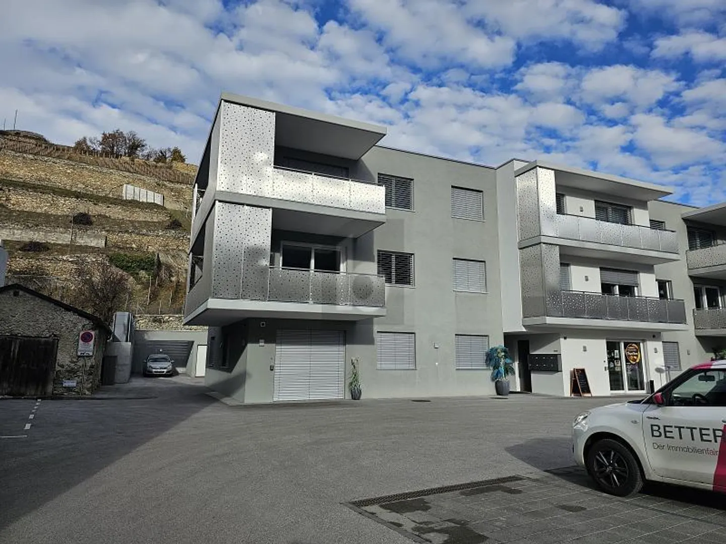 VETRINA BEN ESPOSITATA E POSSIBILITÀ MULTIPLE - Foto 1 di 6