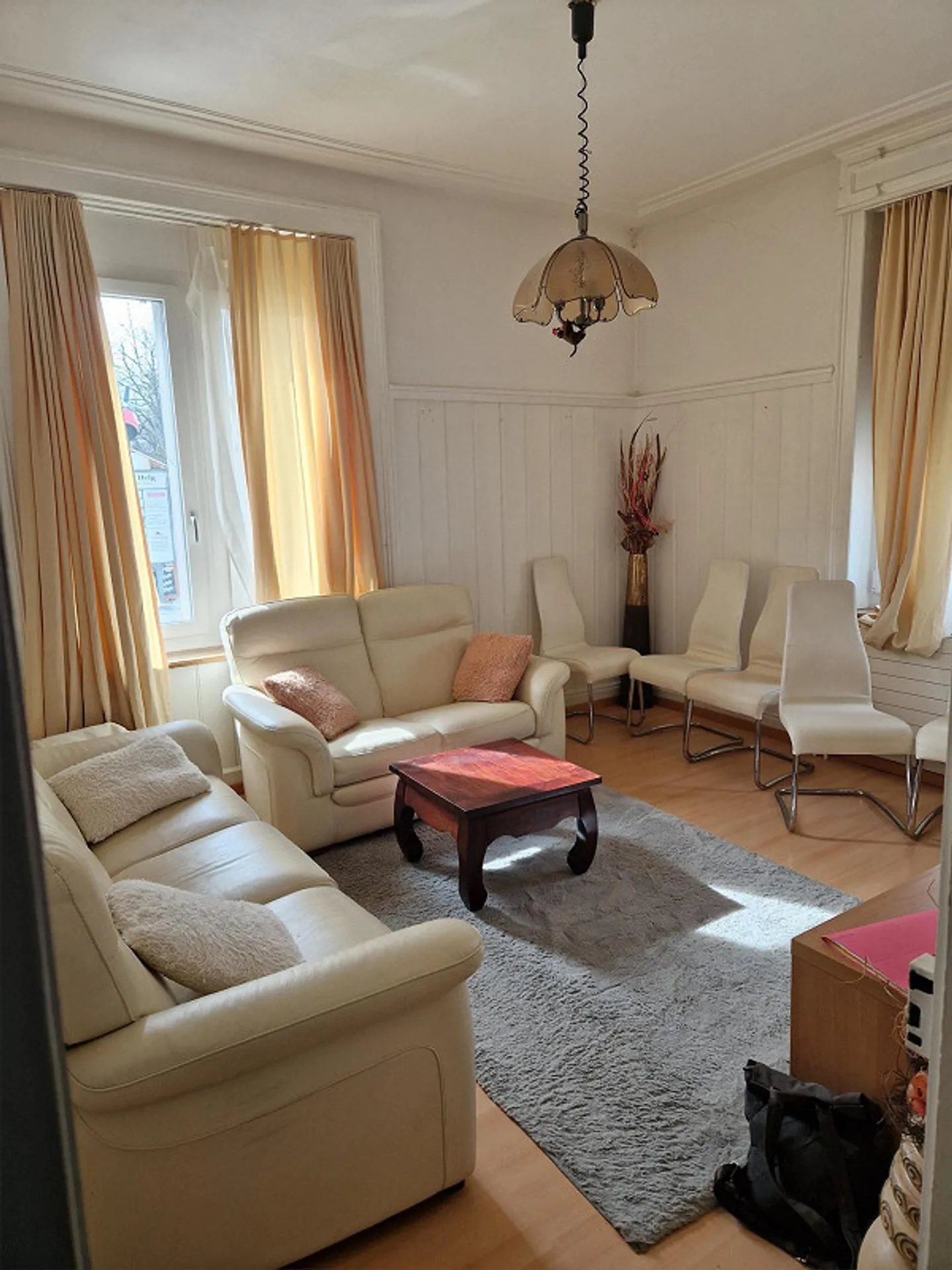 appartement spacieux de 3 pièces dans un ancien bâtiment - Photo 3 sur 4