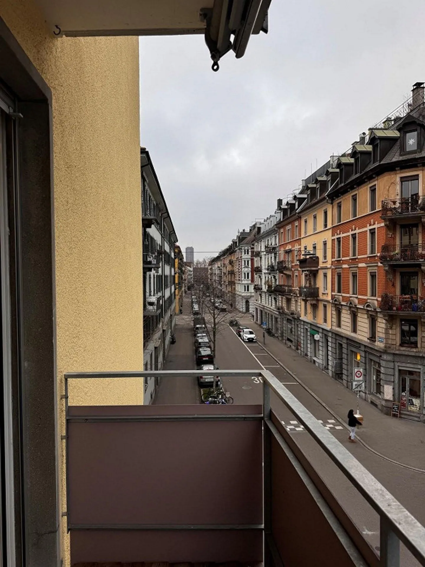 Appartement de 2,5 pièces situé au cœur de Zurich avec balcon - Photo 1 sur 6