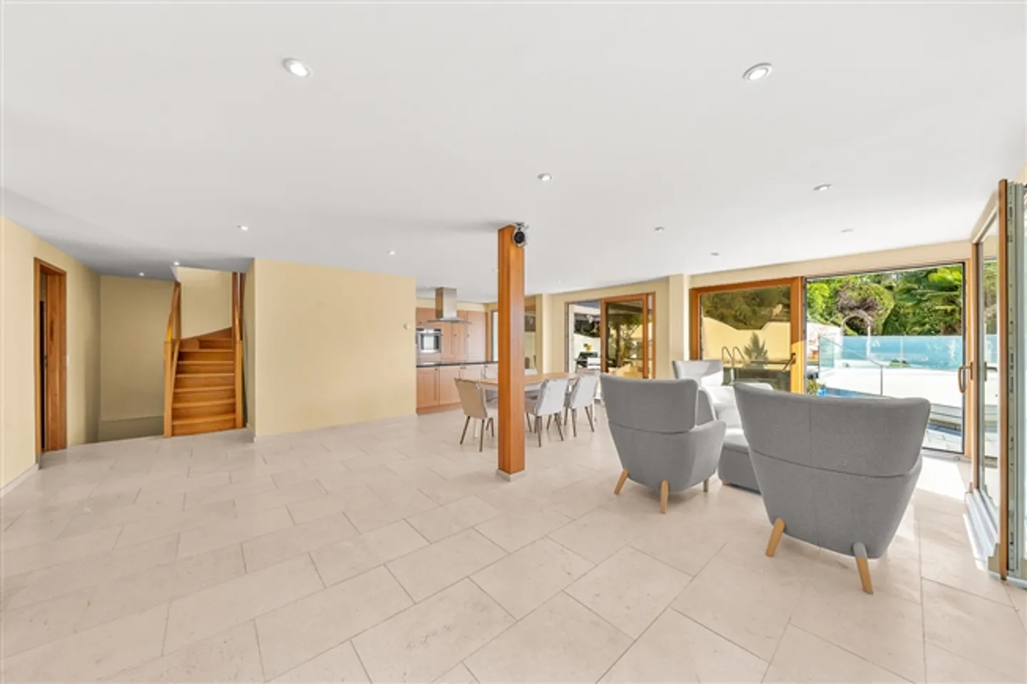 Magnificent independent property with stunning views - Photo 5 of 18