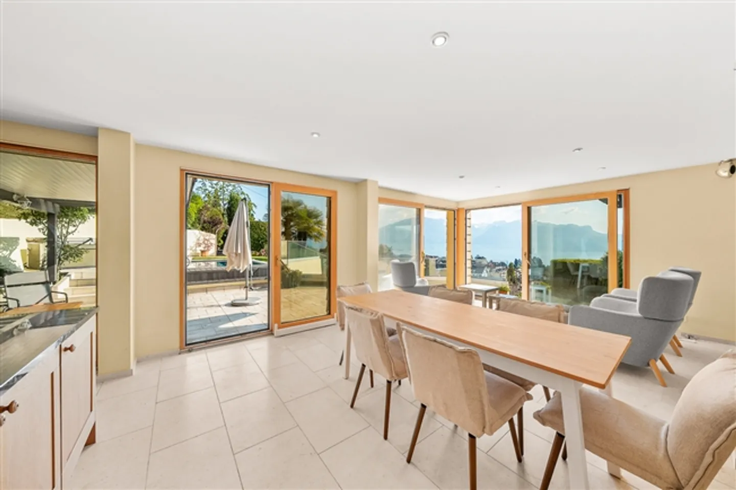 Magnificent independent property with stunning views - Photo 6 of 18