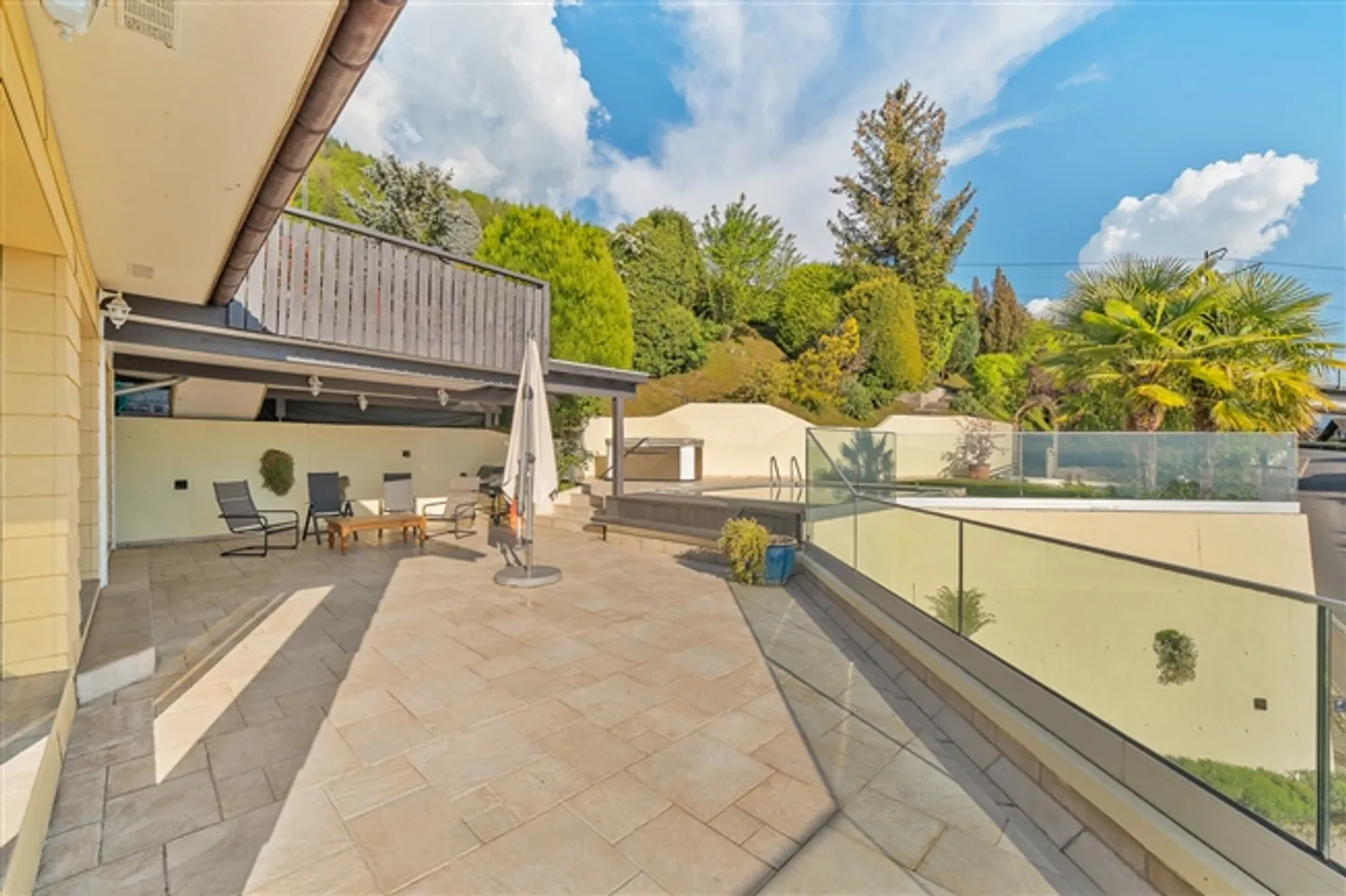 Magnificent independent property with stunning views - Photo 7 of 18