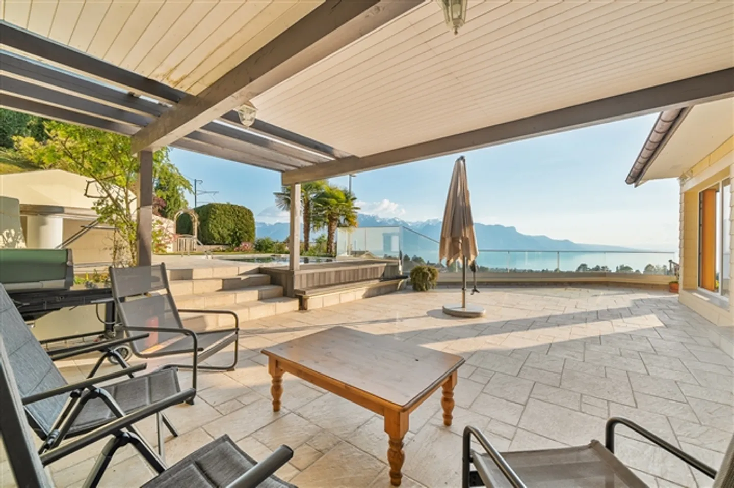 Magnificent independent property with stunning views - Photo 8 of 18