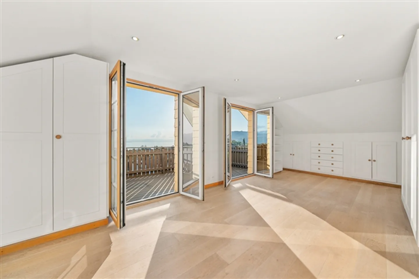 Magnificent independent property with stunning views - Photo 10 of 18