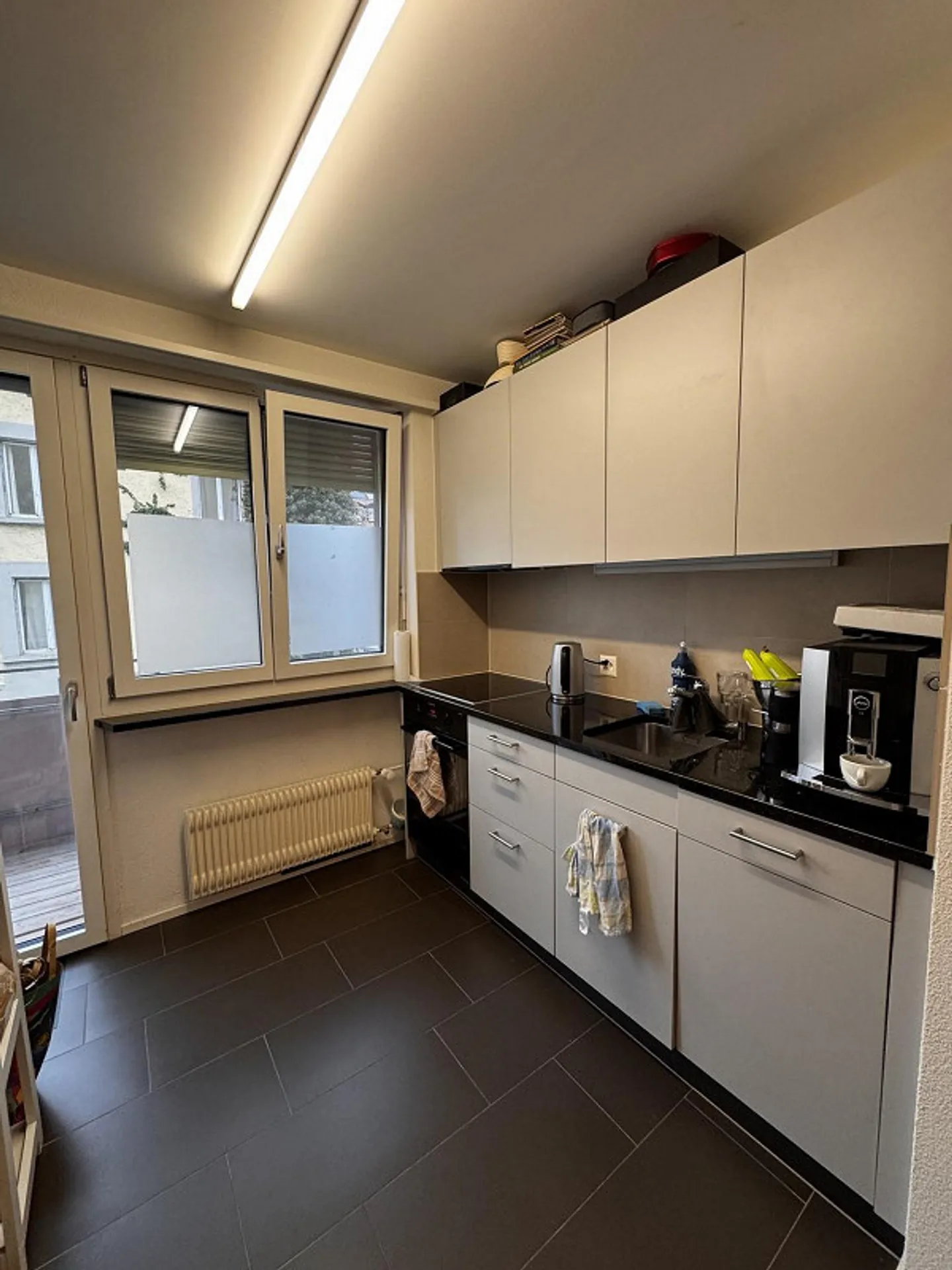 Appartement de 2,5 pièces situé au cœur de Zurich avec balcon - Photo 3 sur 6