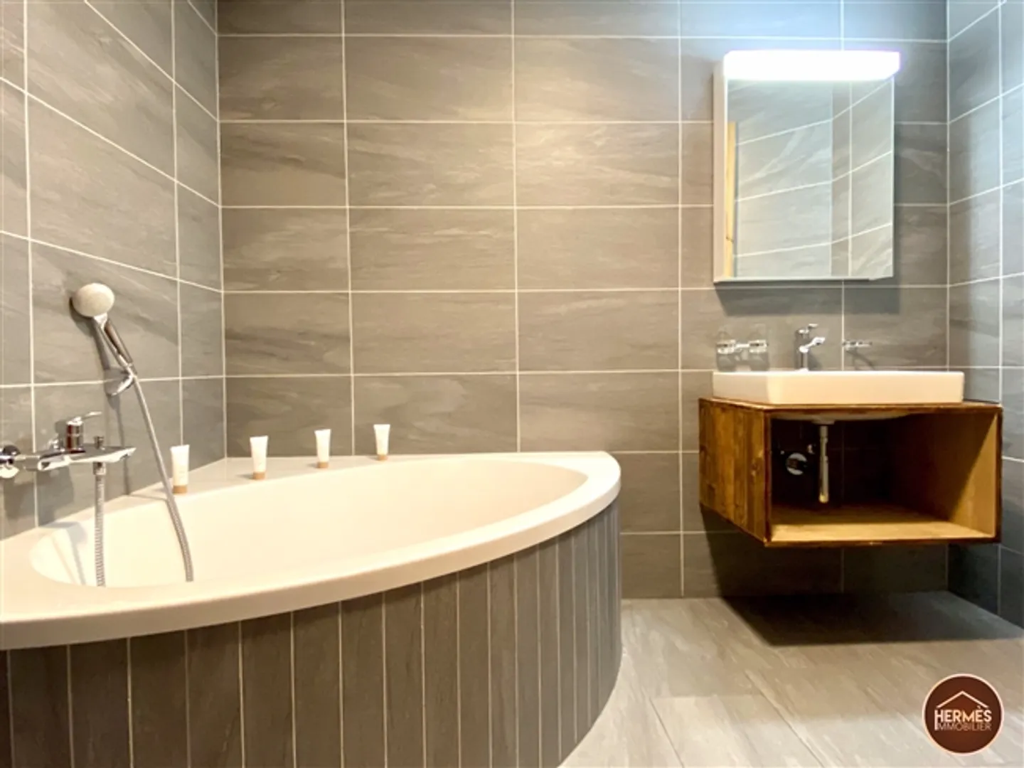 Beautiful holiday apartment in the 40-room apartment / Ski-in & Ski-out on the slopes of Veysonnaz - Photo 7 of 13