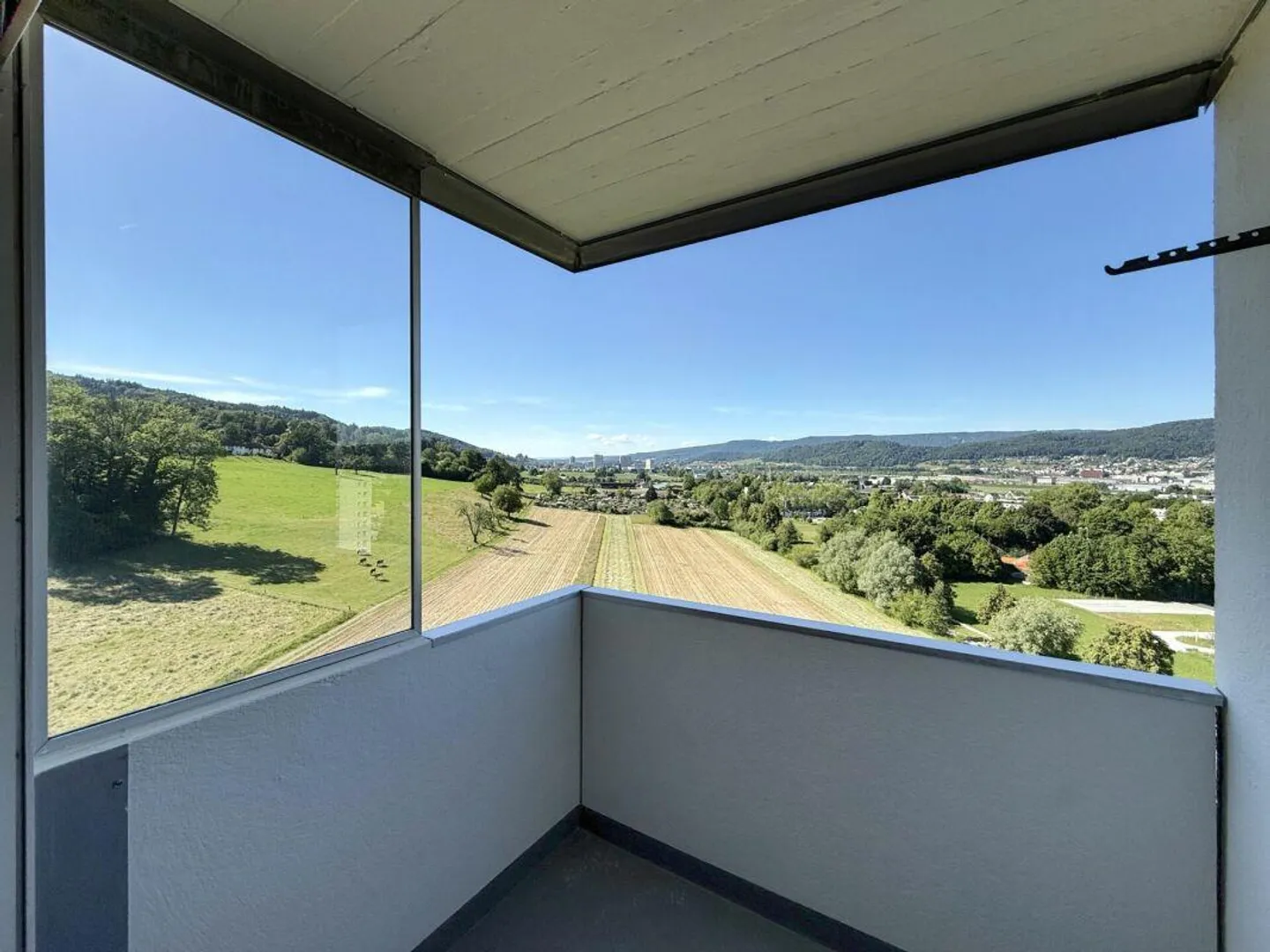 Modernes Apartment mit atemberaubender Aussicht - Foto 3 von 12