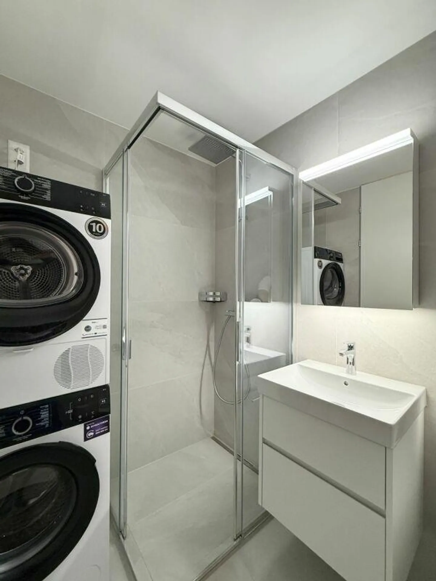 Modernes Apartment mit atemberaubender Aussicht - Foto 8 von 12