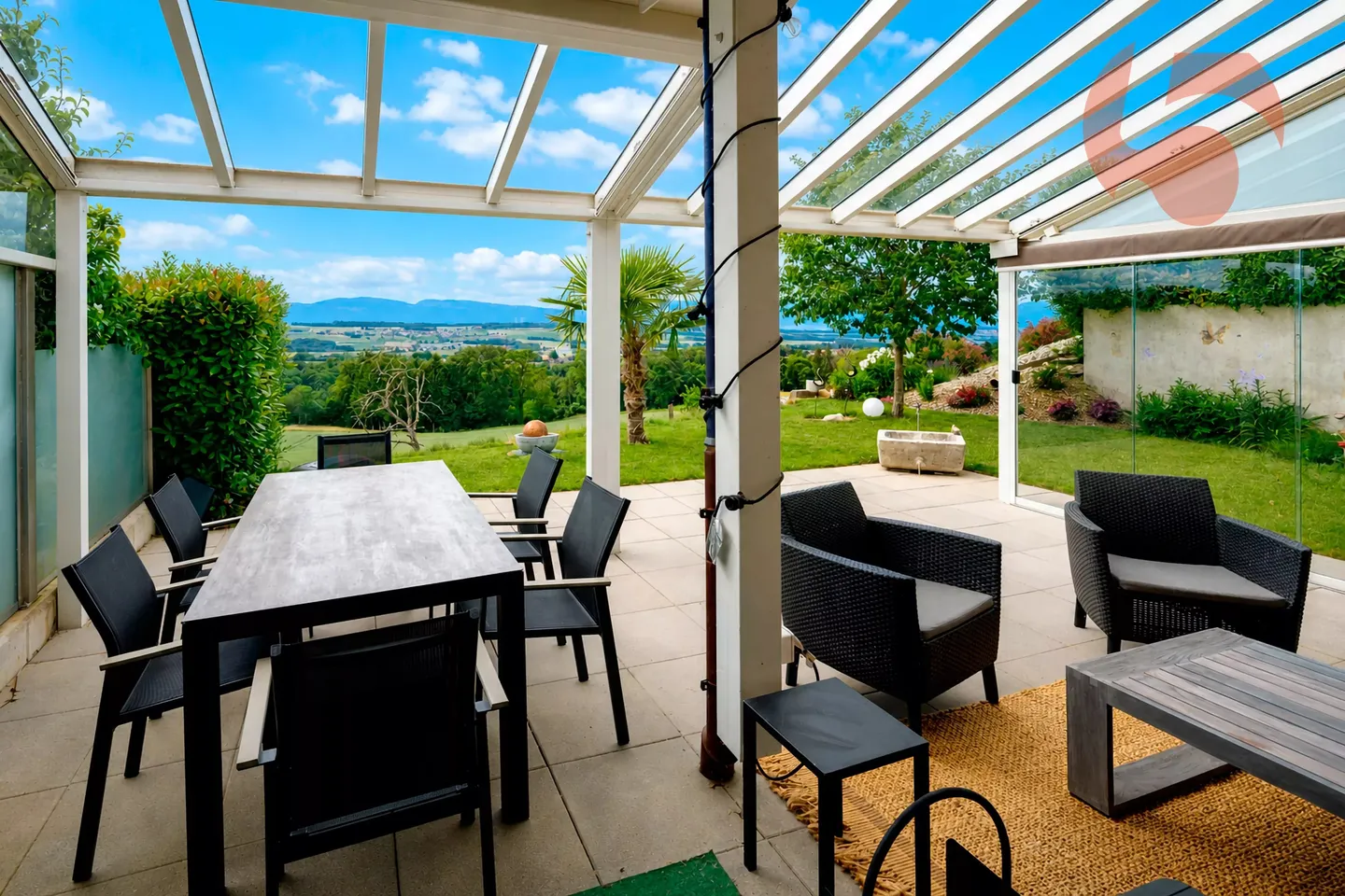 Magnificent 4.5-room villa with panoramic views of the Jura and surrounding countryside - Photo 2 of 16