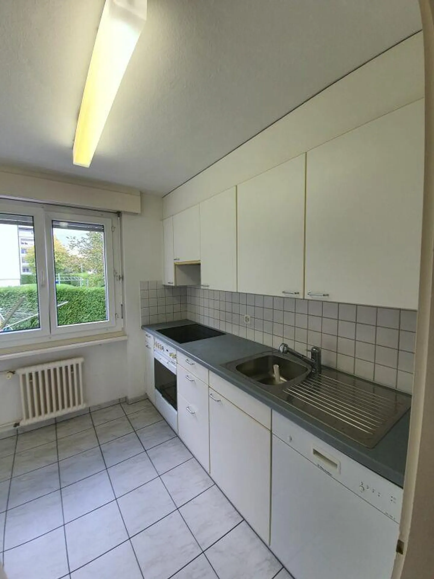 Helle Wohnung mit Balkon im EG und attraktivem Parkplatz Angebot! - Foto 2 von 11