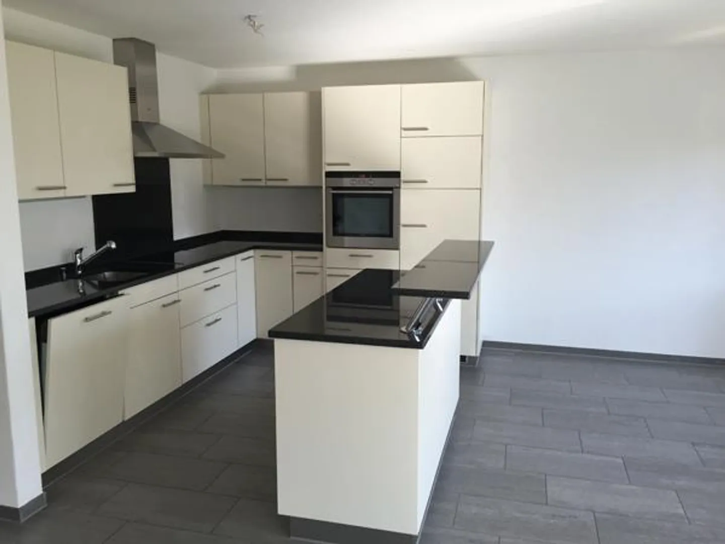 Grosszügige Familienwohnung in Niederhasli - Foto 4 von 4