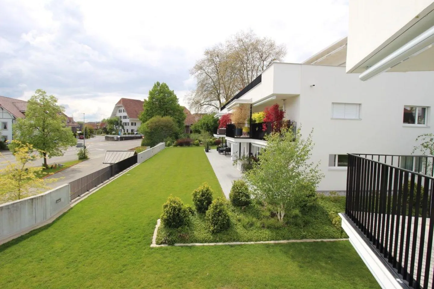 Sonnige 4,5-Zimmer-Wohnung in Aeschi - Foto 2 von 8