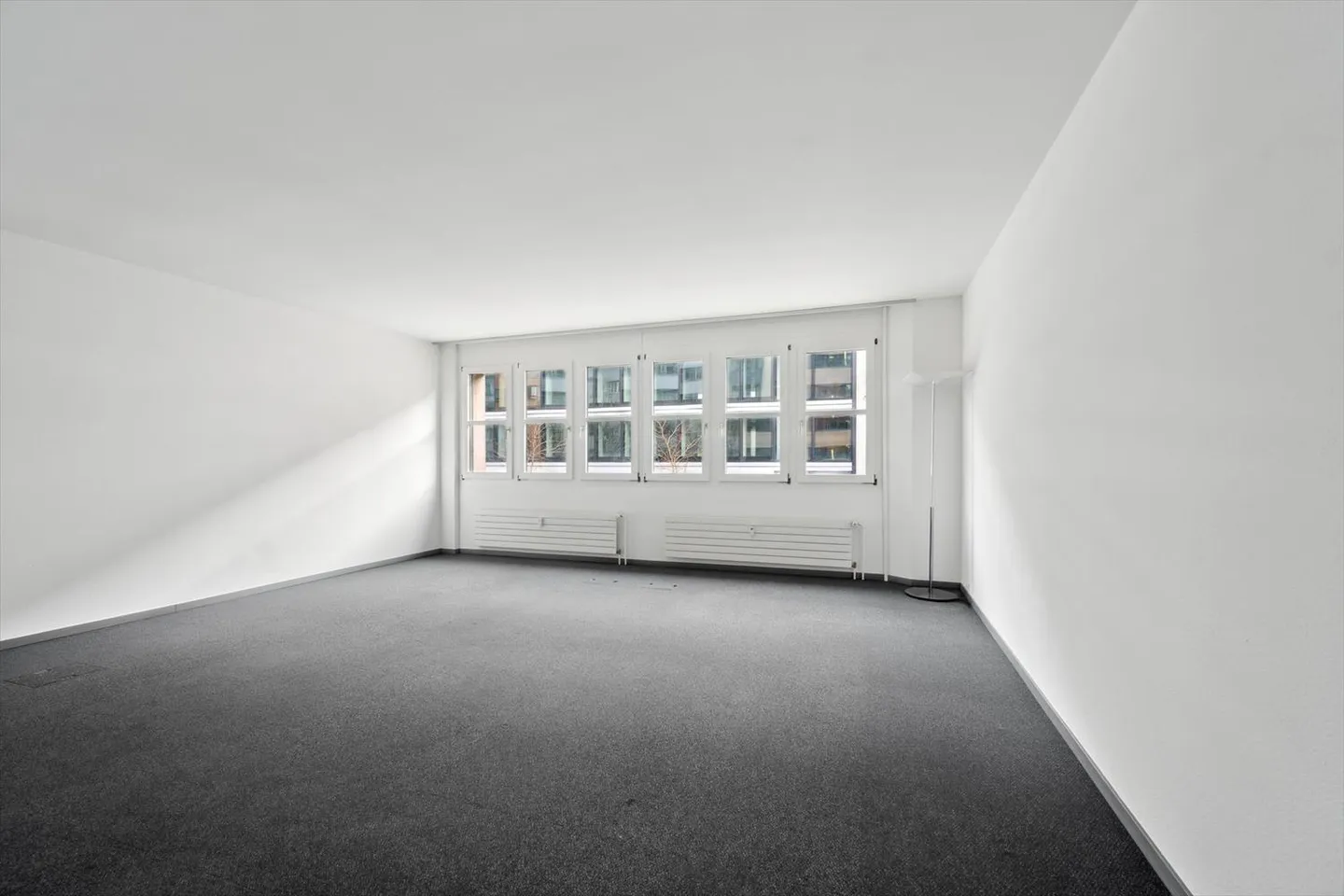 Office space for rent - Photo 2 of 4