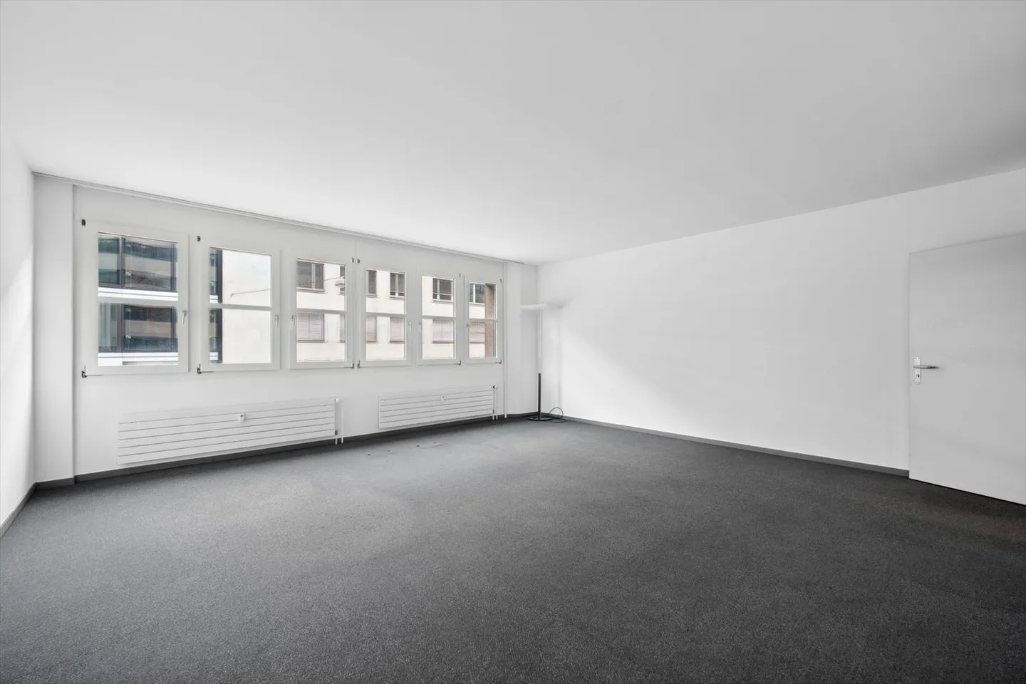 Office space for rent - Photo 3 of 4