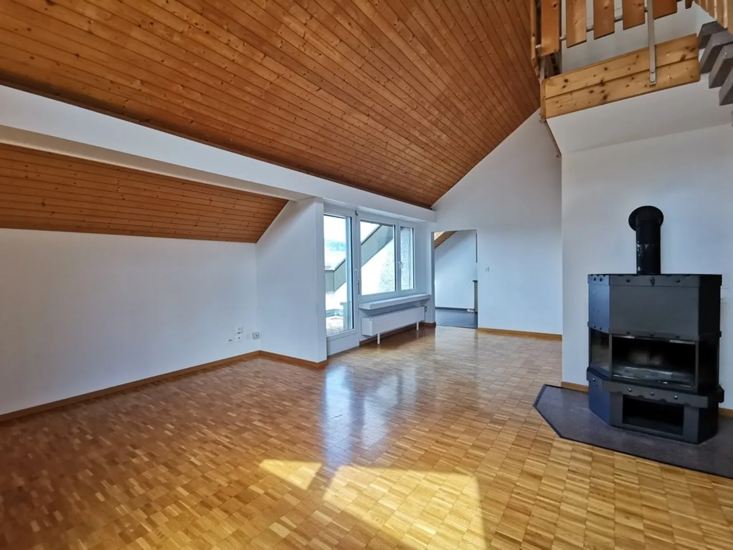 Living experience on two floors - Photo 2 of 9