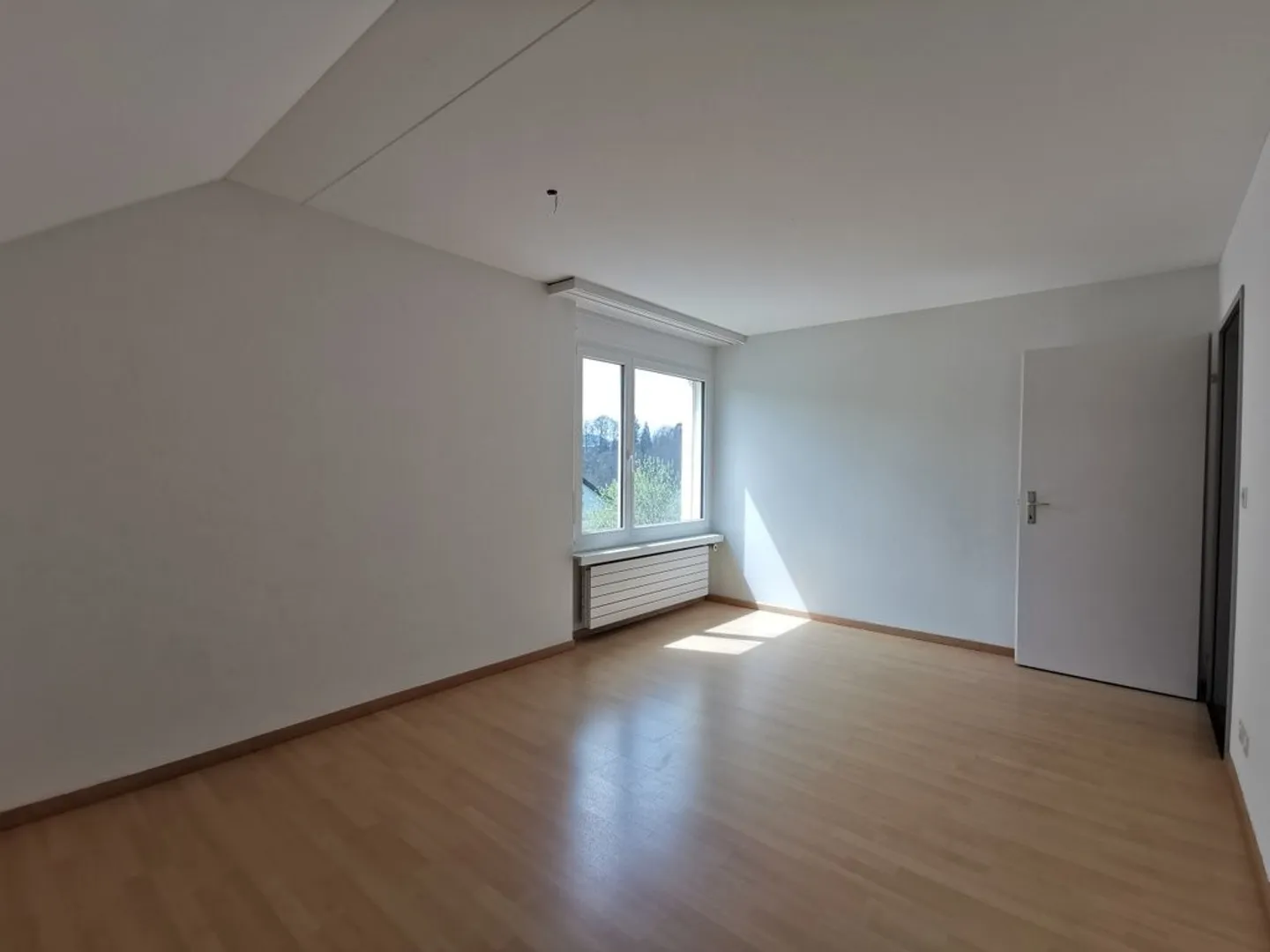 Living experience on two floors - Photo 3 of 9