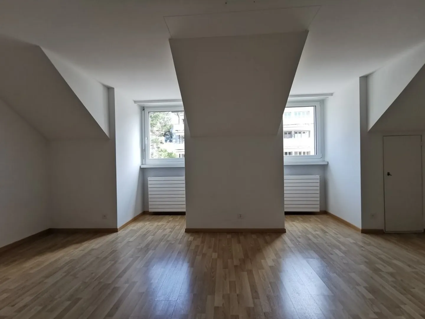 Living experience on two floors - Photo 4 of 9