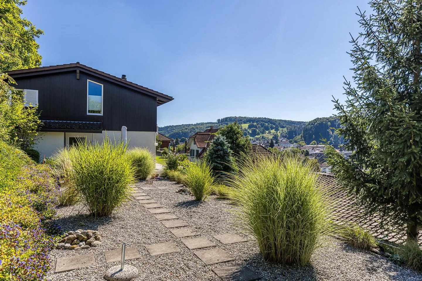 Charmantes Zuhause an sonniger Hanglage - Foto 1 von 13